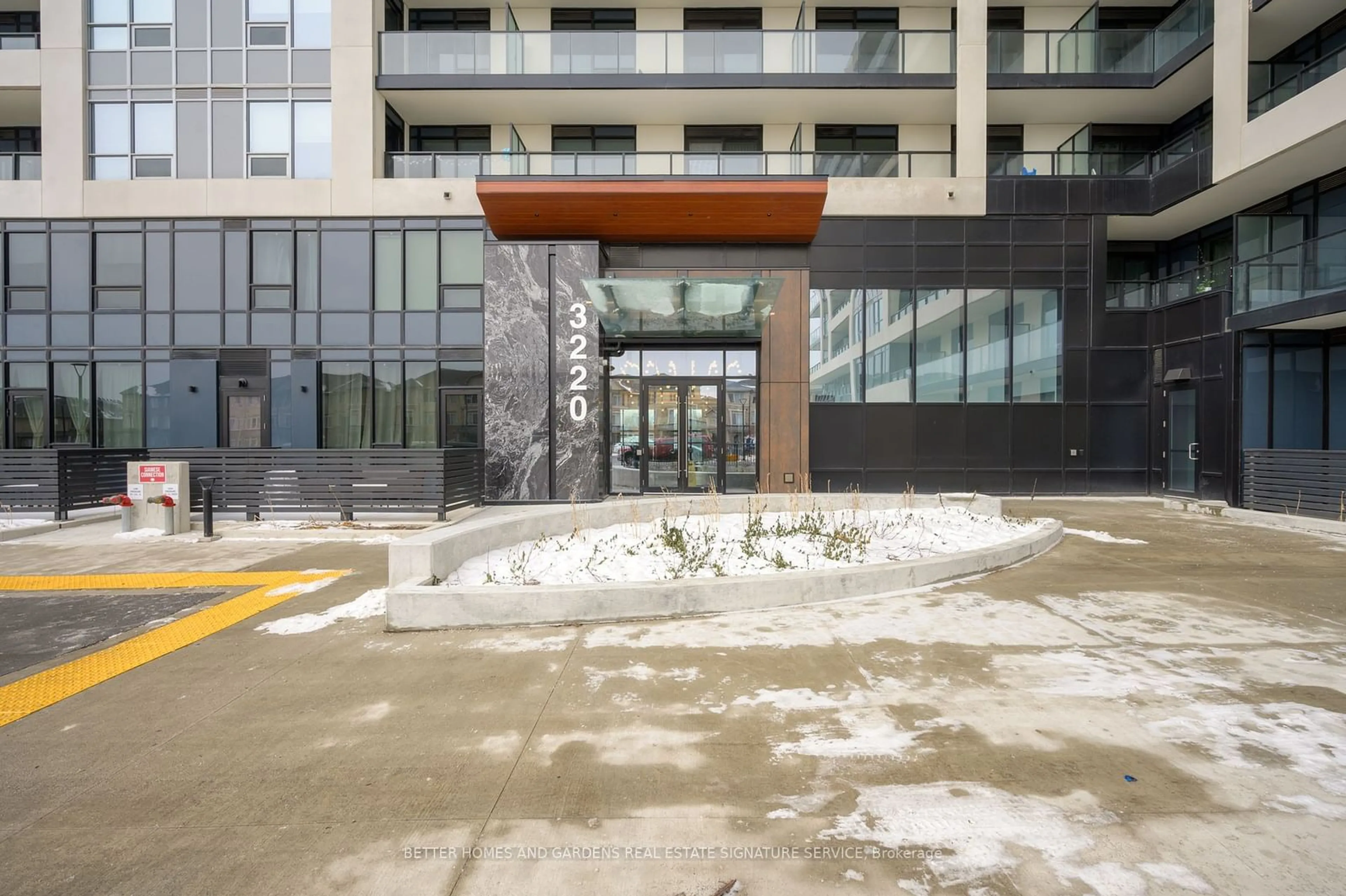 Indoor foyer for 3220 William Coltson Ave #1215, Oakville Ontario L6H 7X9