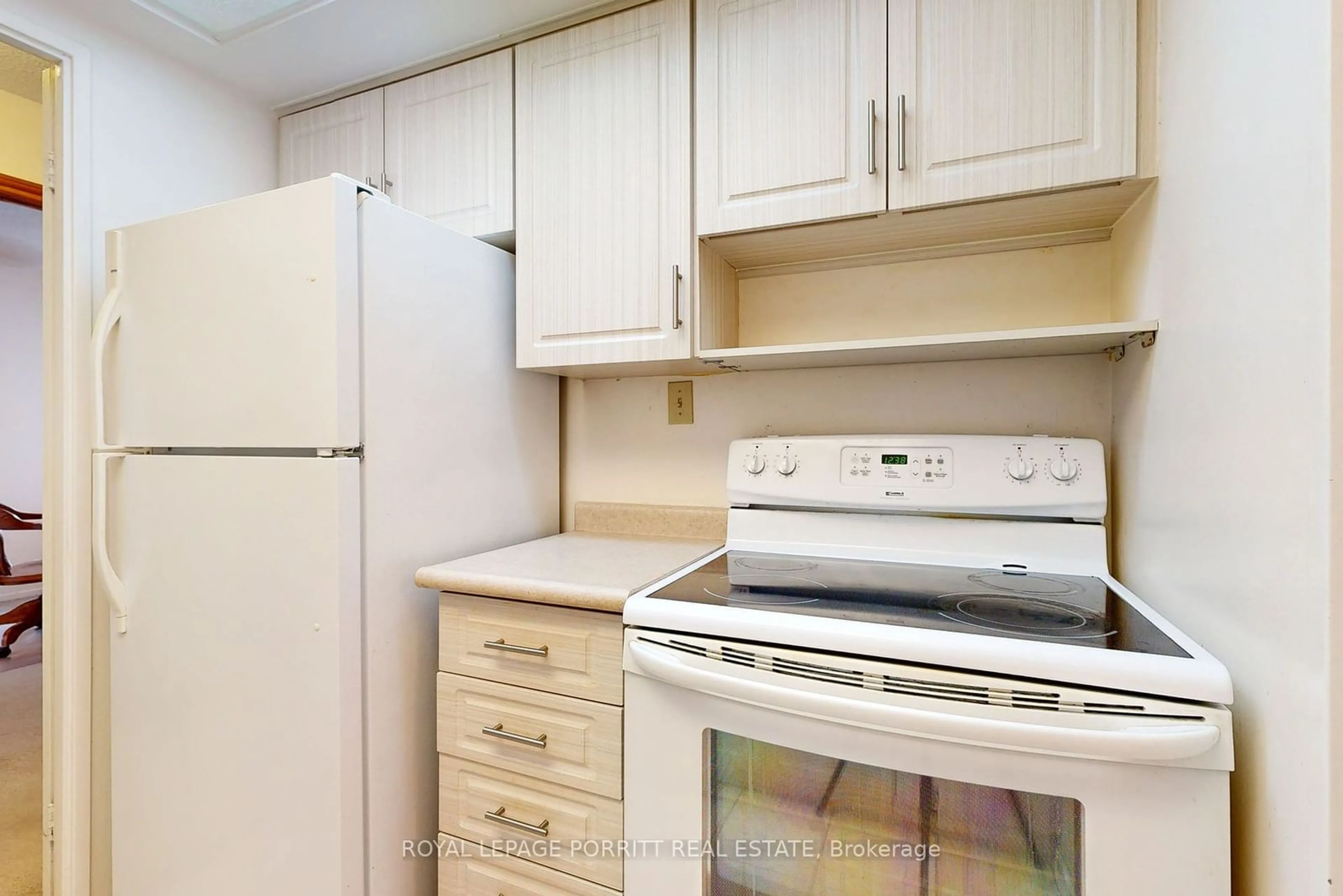 Standard kitchen, unknown for 1535 Lakeshore Rd #510, Mississauga Ontario L5E 3E2