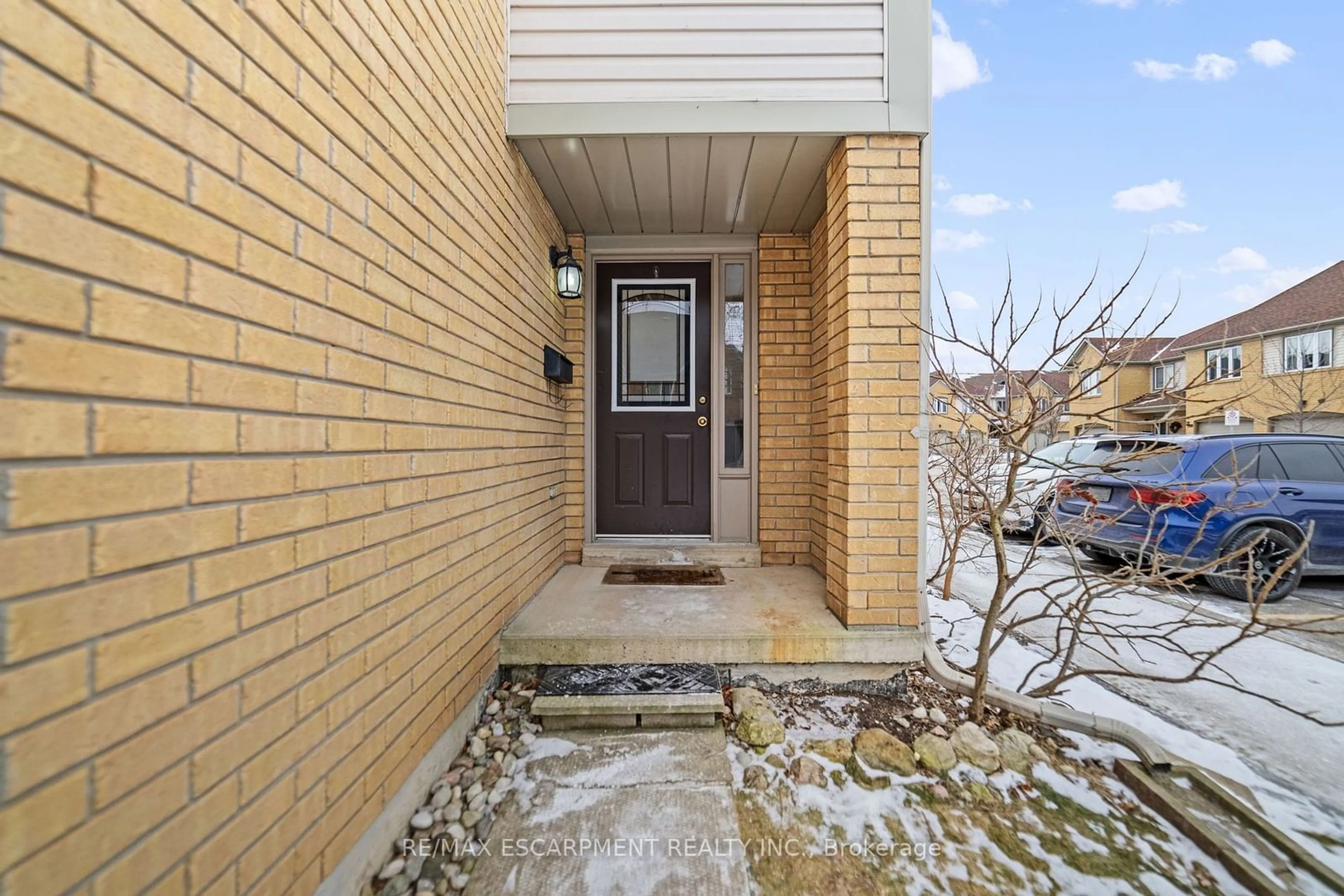 Indoor entryway for 2960 Headon Forest Dr #36, Burlington Ontario L7M 4G5