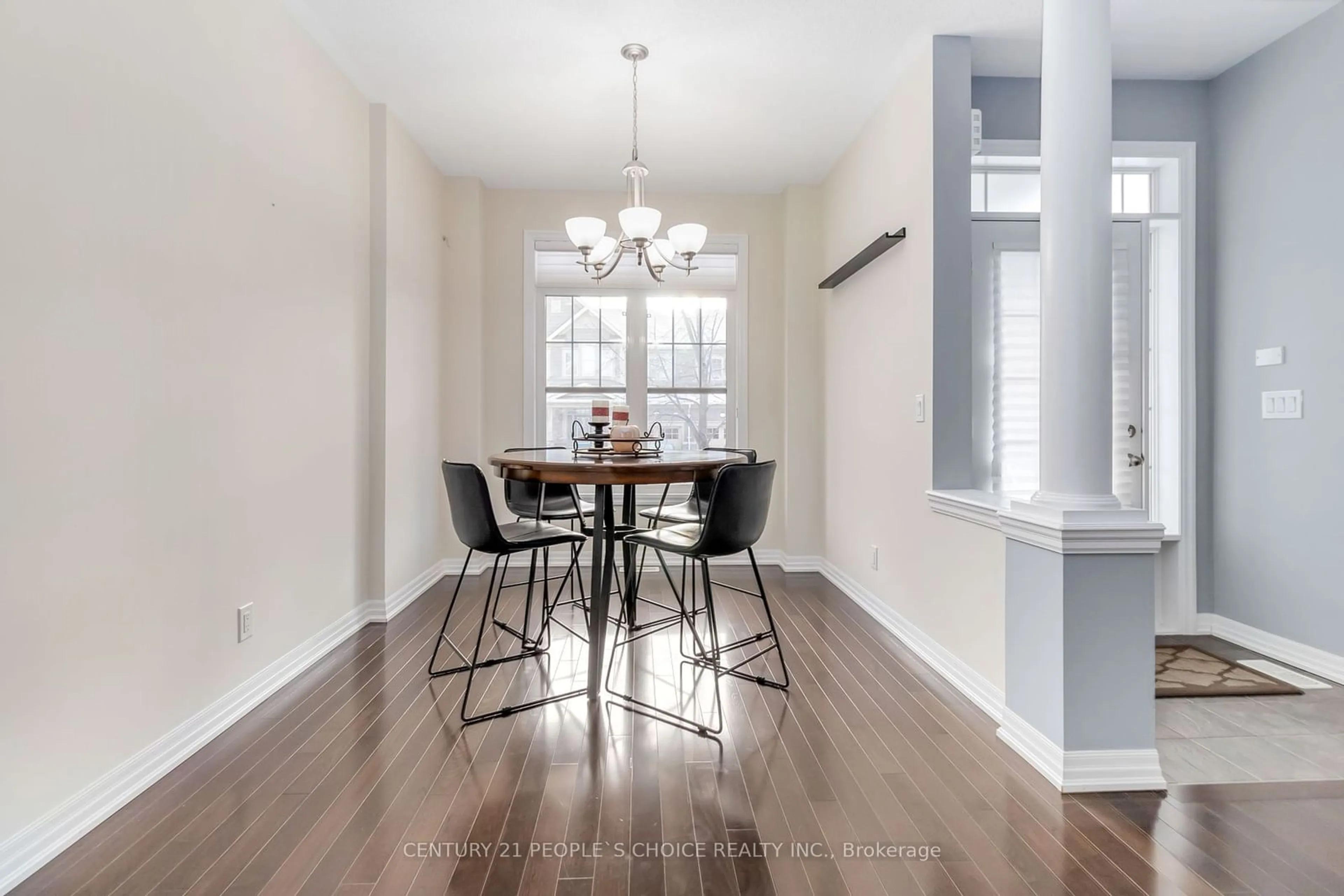 Dining room, wood/laminate floor for 114 Aird Crt, Milton Ontario L9T 8B6