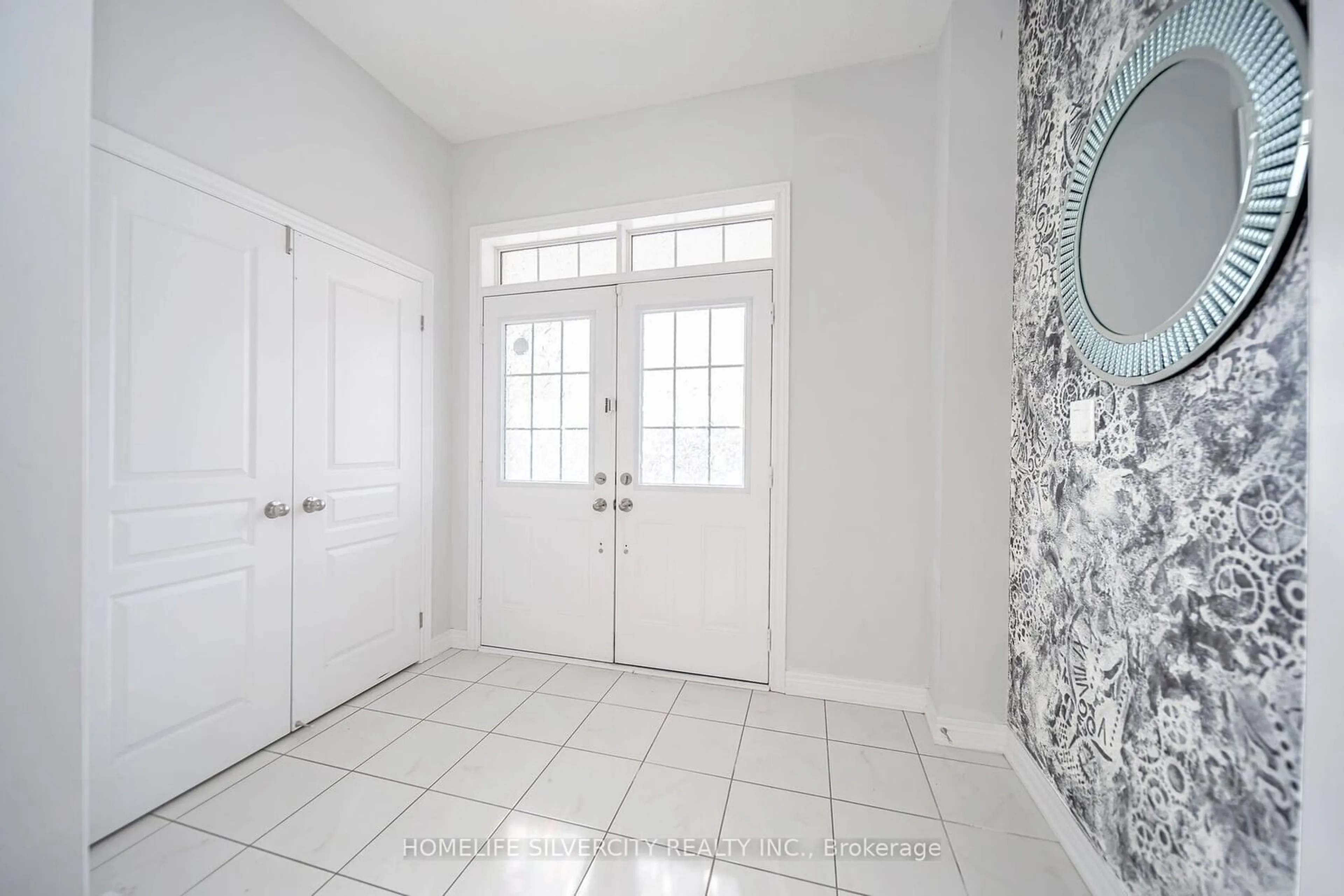 Indoor entryway for 373 Robert Parkinson Dr, Brampton Ontario L7A 4B8