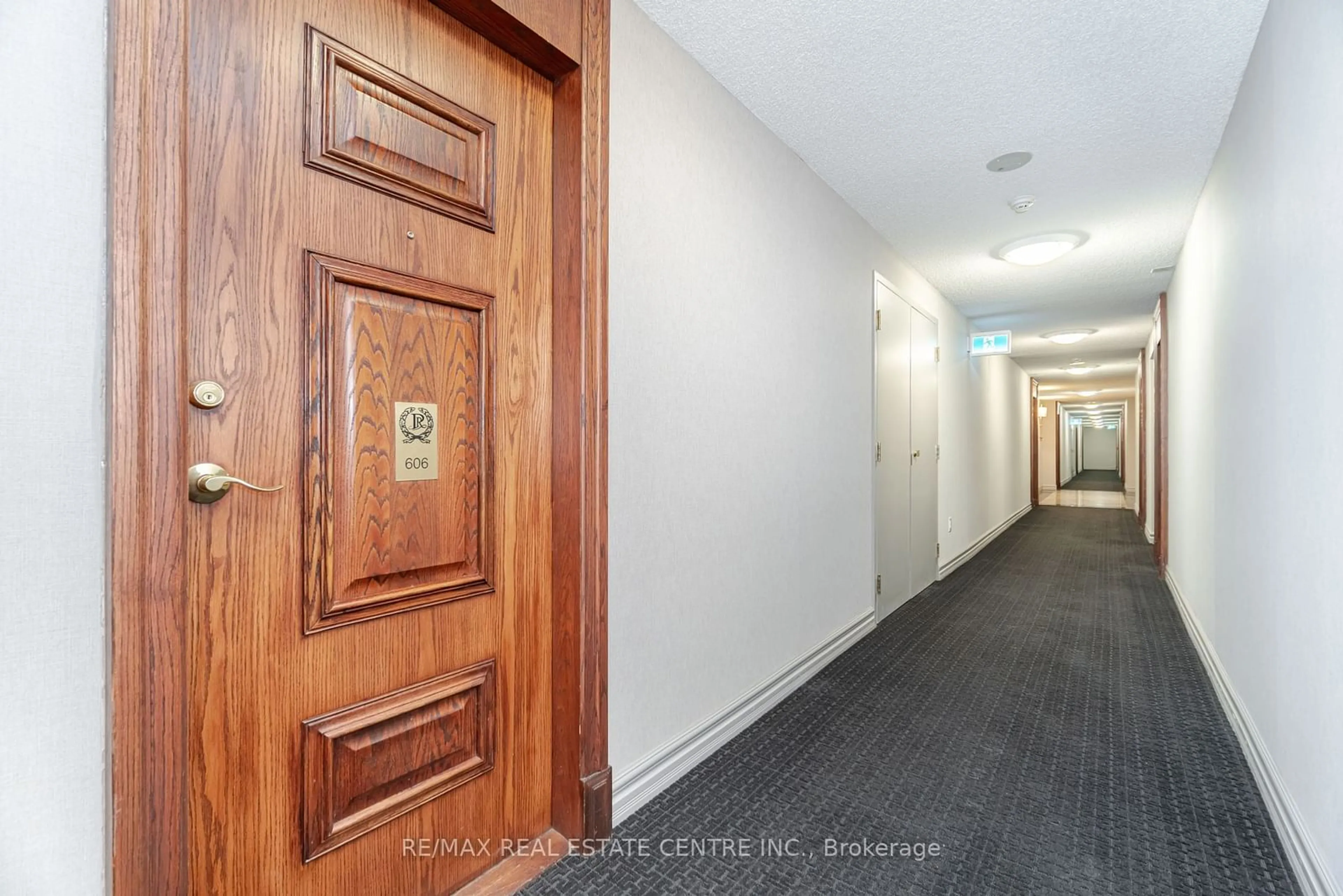 Indoor foyer for 17 Michael Power Pl #606, Toronto Ontario M9A 5G5