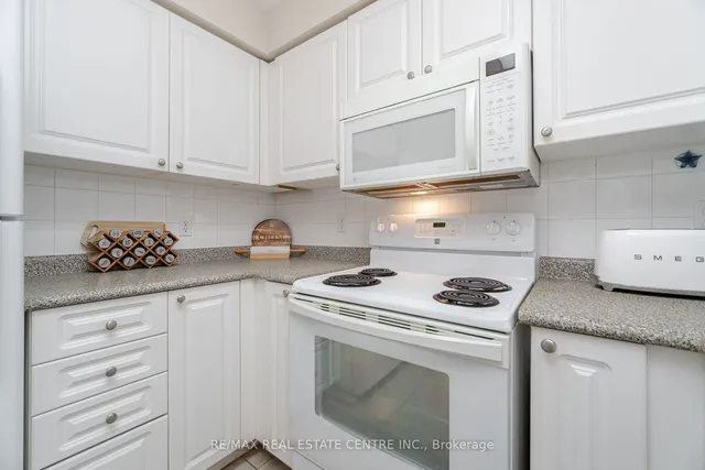 Additional image 30 of 17 Michael Power Pl Unit 606