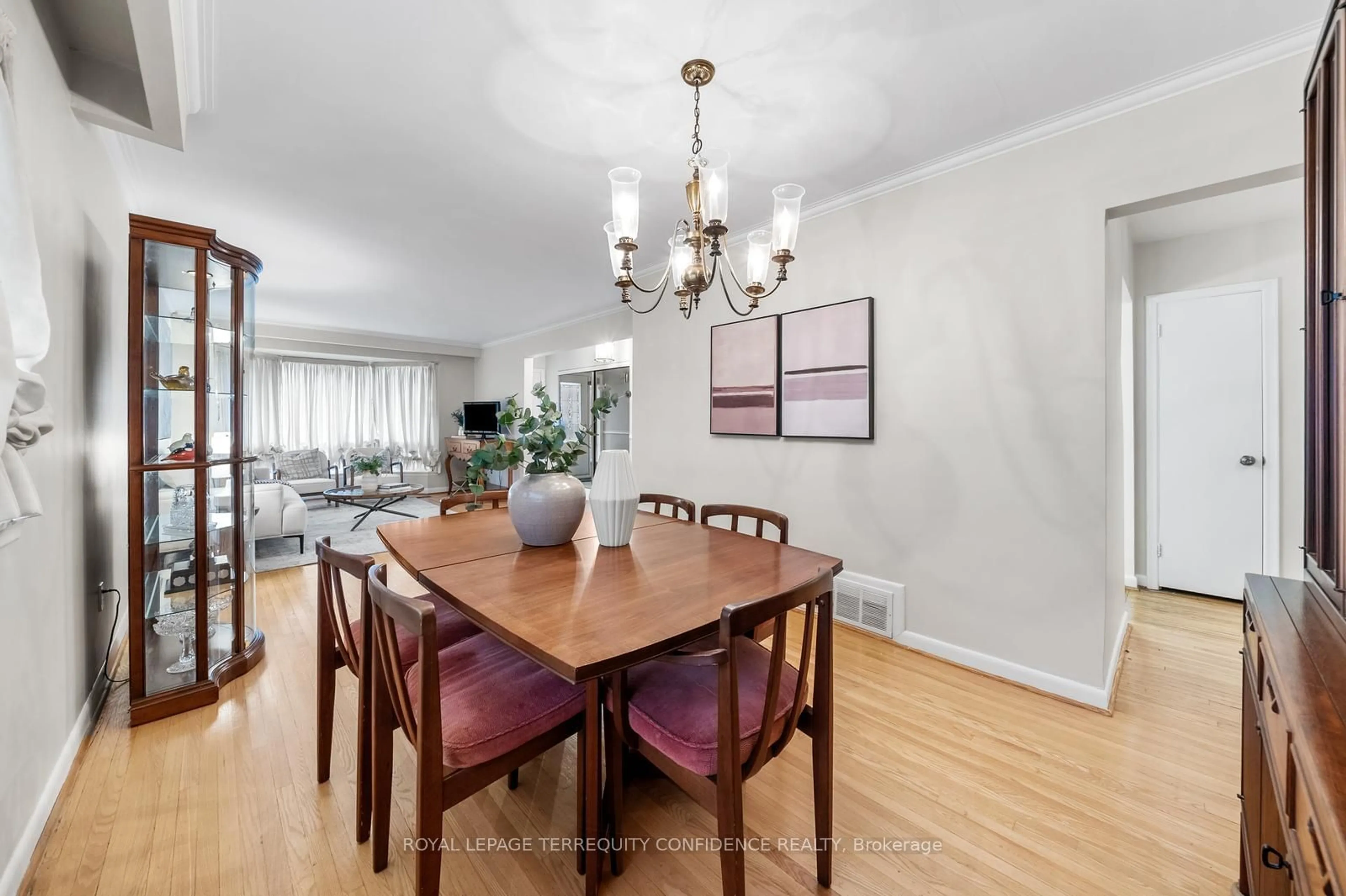 Dining room, wood/laminate floor for 132 Meadowbank Rd, Toronto Ontario M9B 5E4