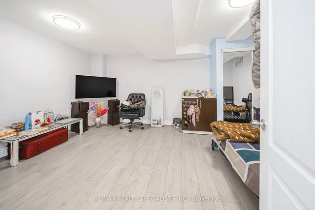 Additional property image - 72 Ridgefield Crt