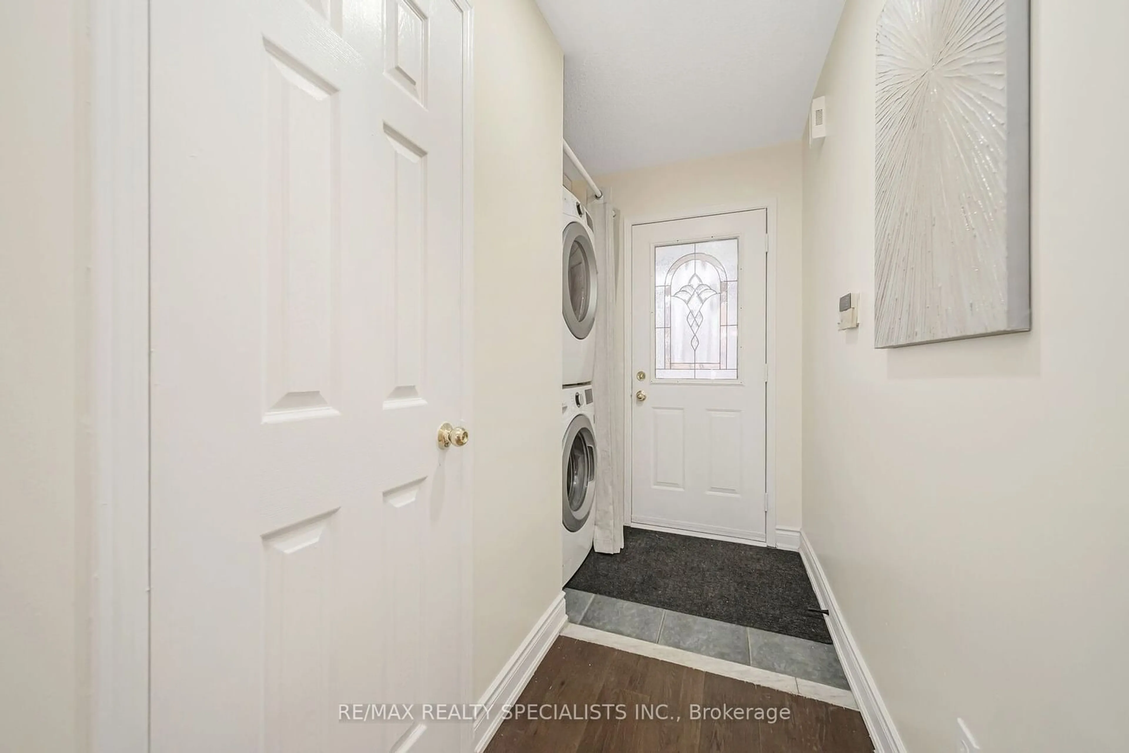 Laundry room for 72 Ridgefield Crt, Brampton Ontario L6P 1B3