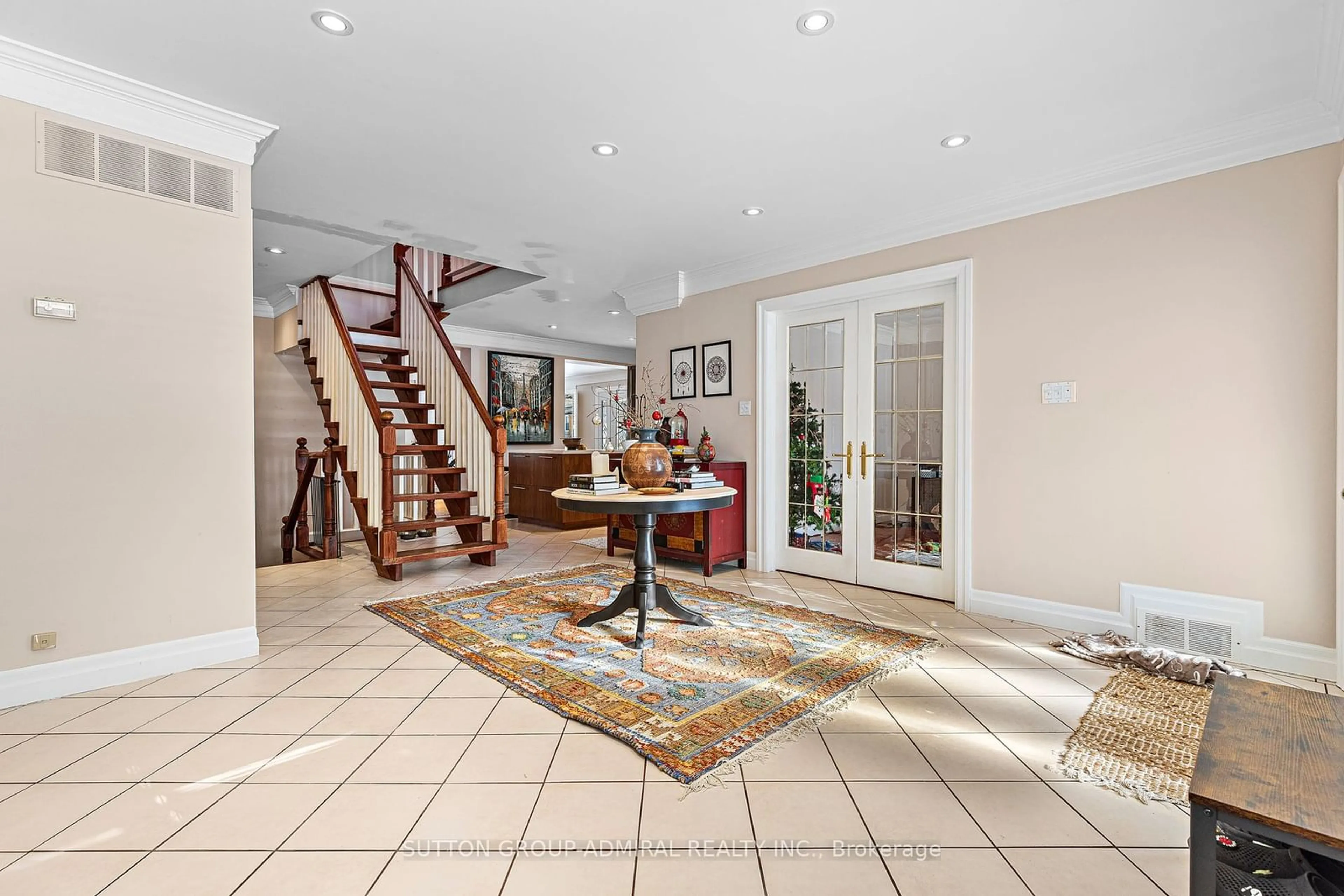 Indoor foyer for 42 Glen Long Ave, Toronto Ontario M6B 2M2