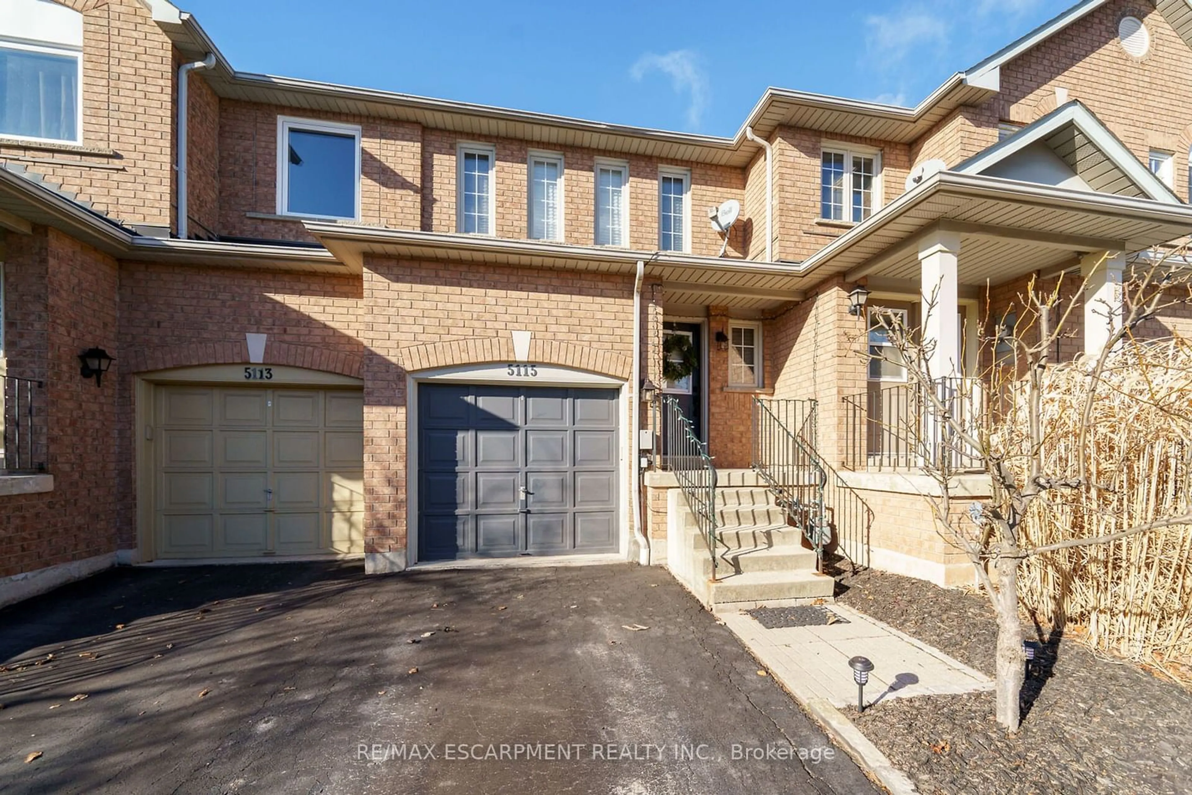 Home with brick exterior material, street for 5115 Silvercreek Dr, Burlington Ontario L7L 6K5