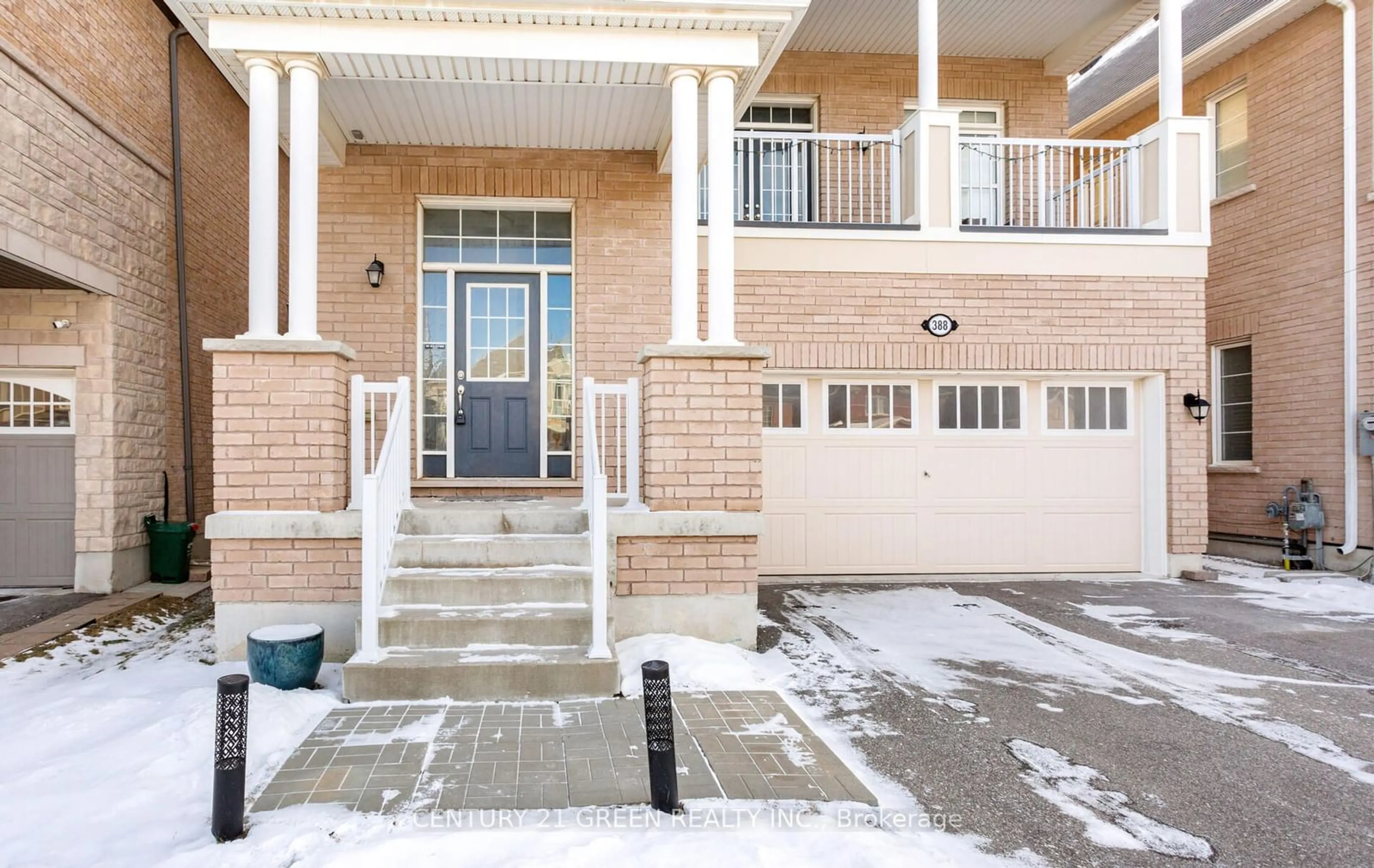 Indoor entryway for 388 Etheridge Ave, Milton Ontario L9E 0A8