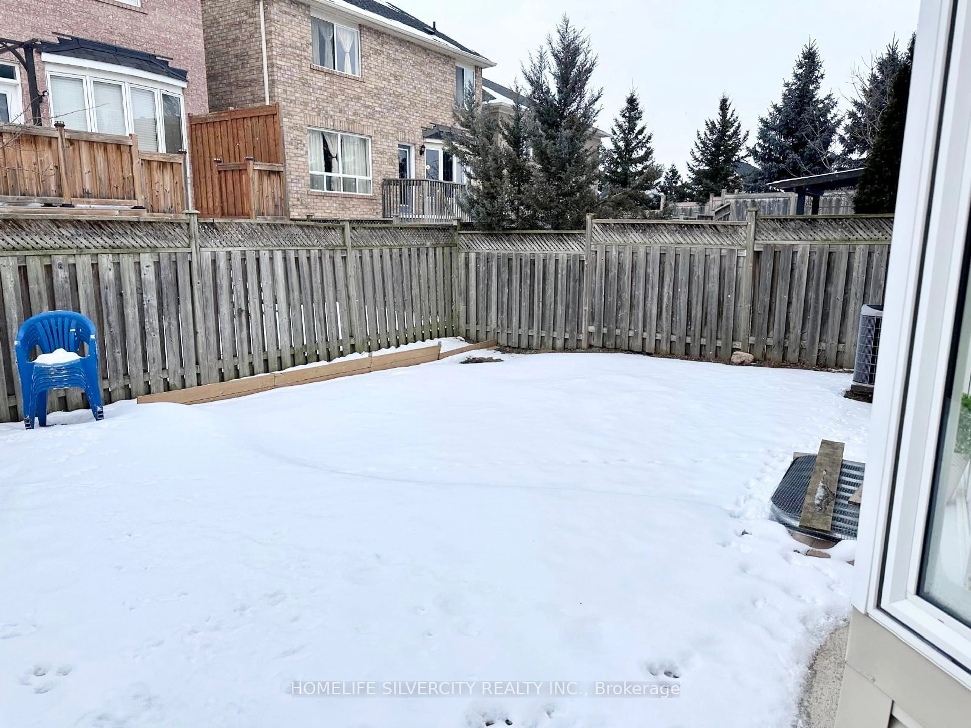 Patio, street for 36 Bonavista Dr, Brampton Ontario L6X 0N2