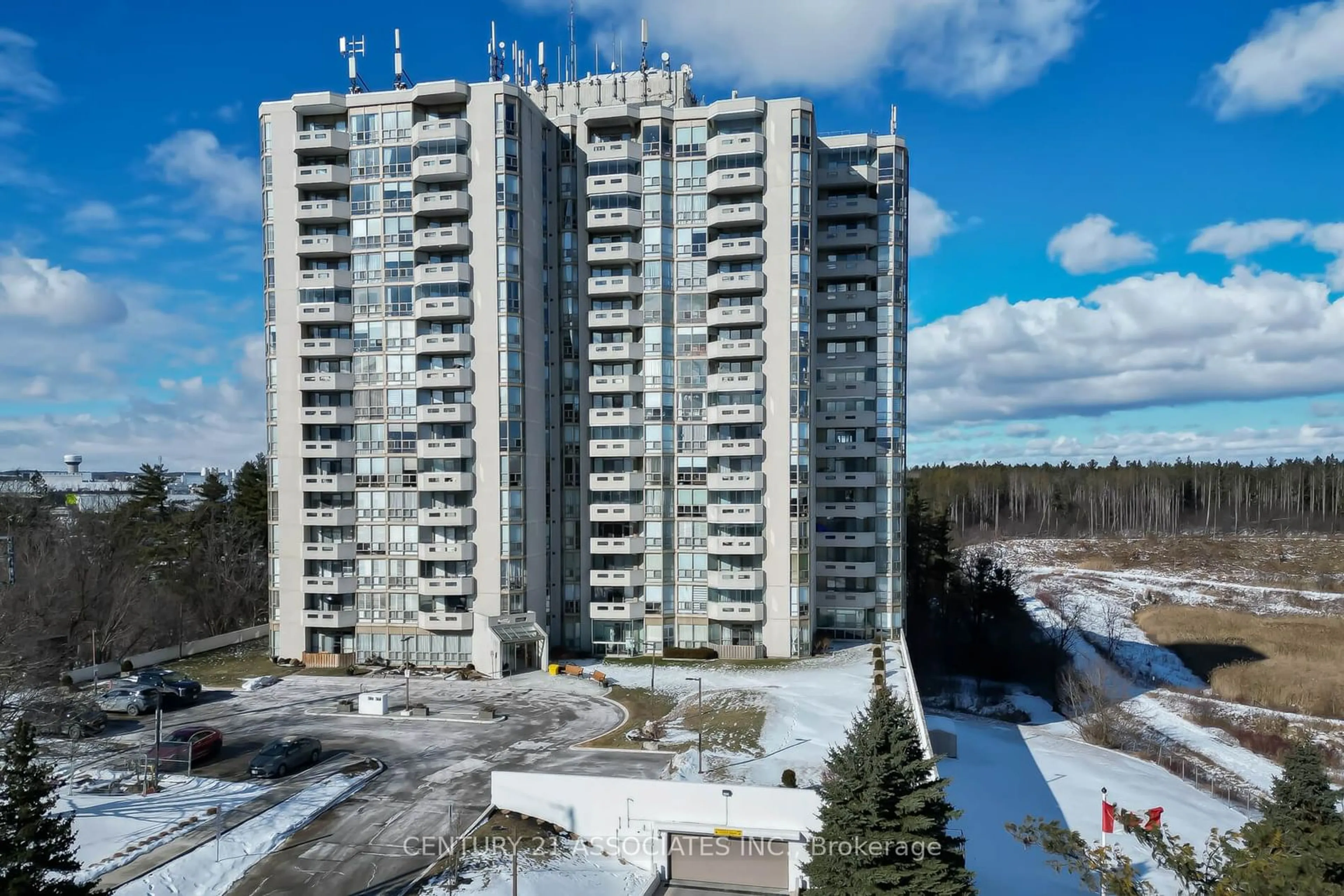 A pic from outside/outdoor area/front of a property/back of a property/a pic from drone, unknown for 20 McFarlane Dr #805, Halton Hills Ontario L7G 5J8