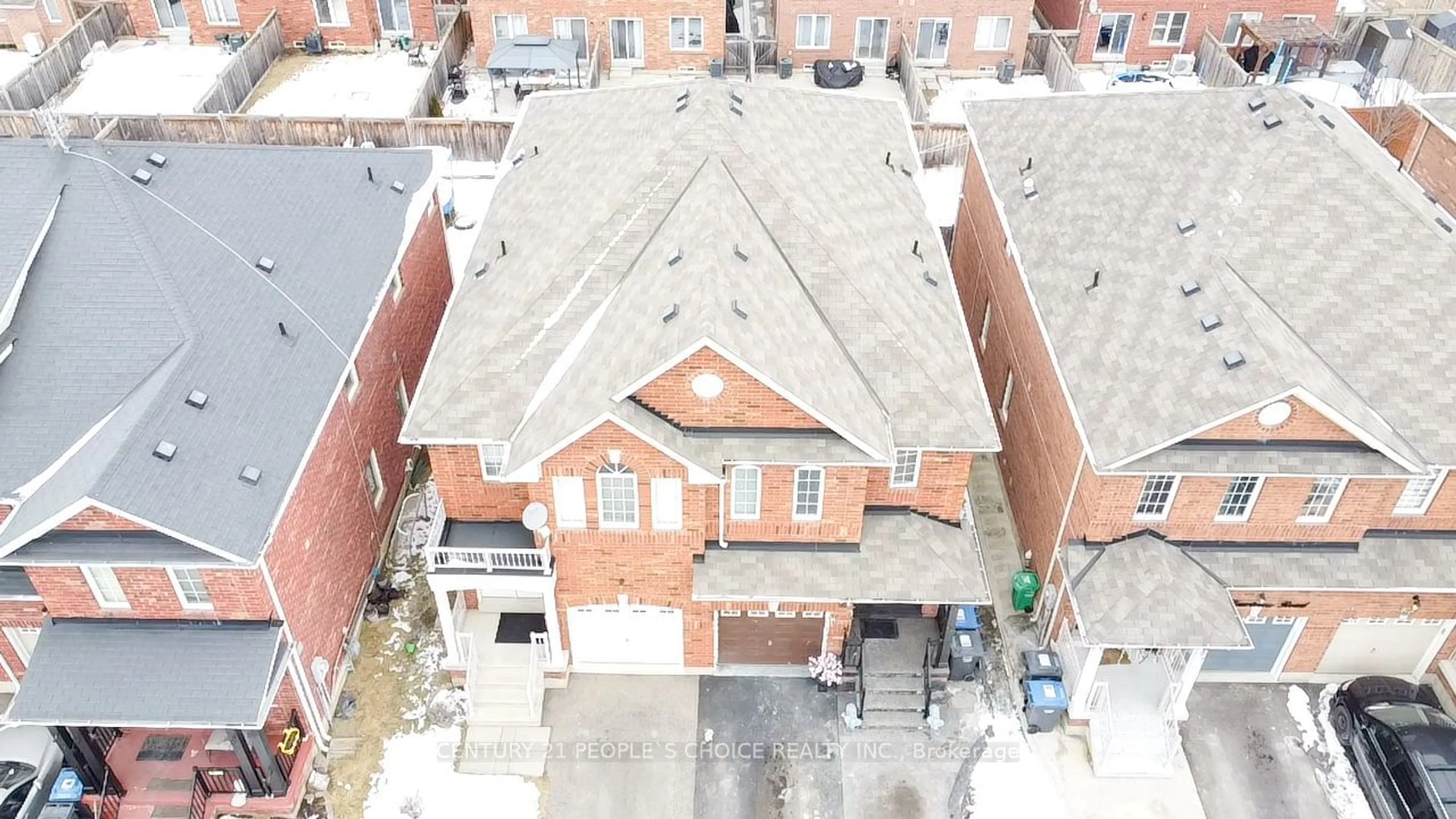 A pic from outside/outdoor area/front of a property/back of a property/a pic from drone, street for 99 Heartview Rd, Brampton Ontario L6Z 0C9