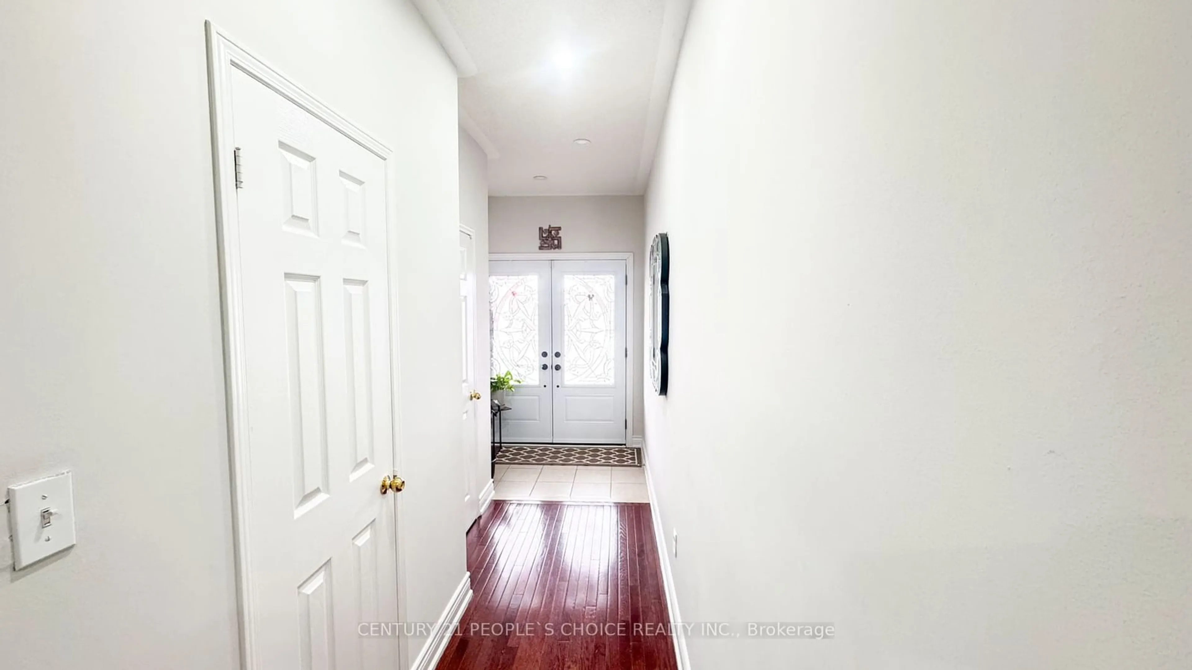 Indoor entryway for 99 Heartview Rd, Brampton Ontario L6Z 0C9