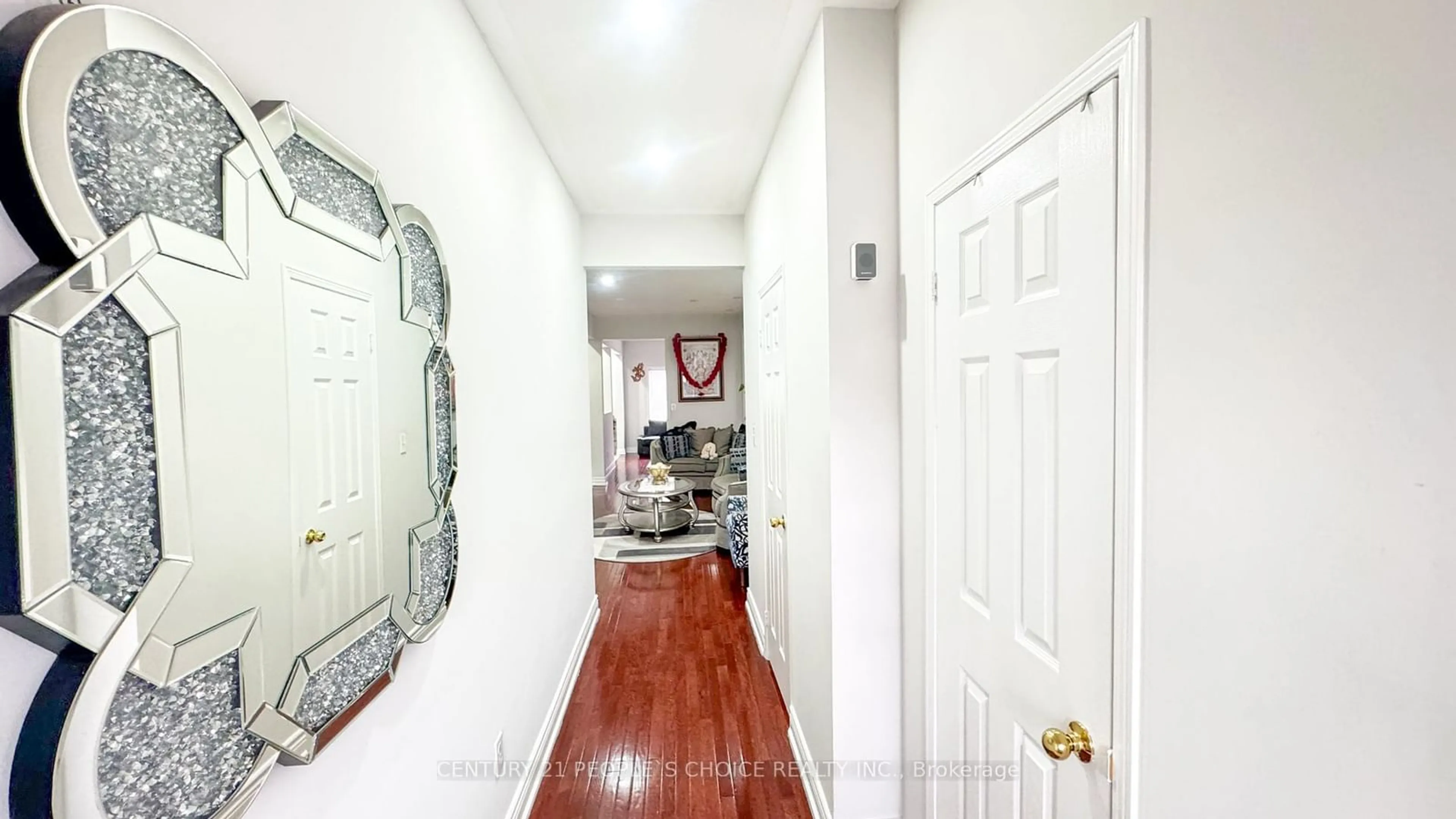 Indoor entryway for 99 Heartview Rd, Brampton Ontario L6Z 0C9