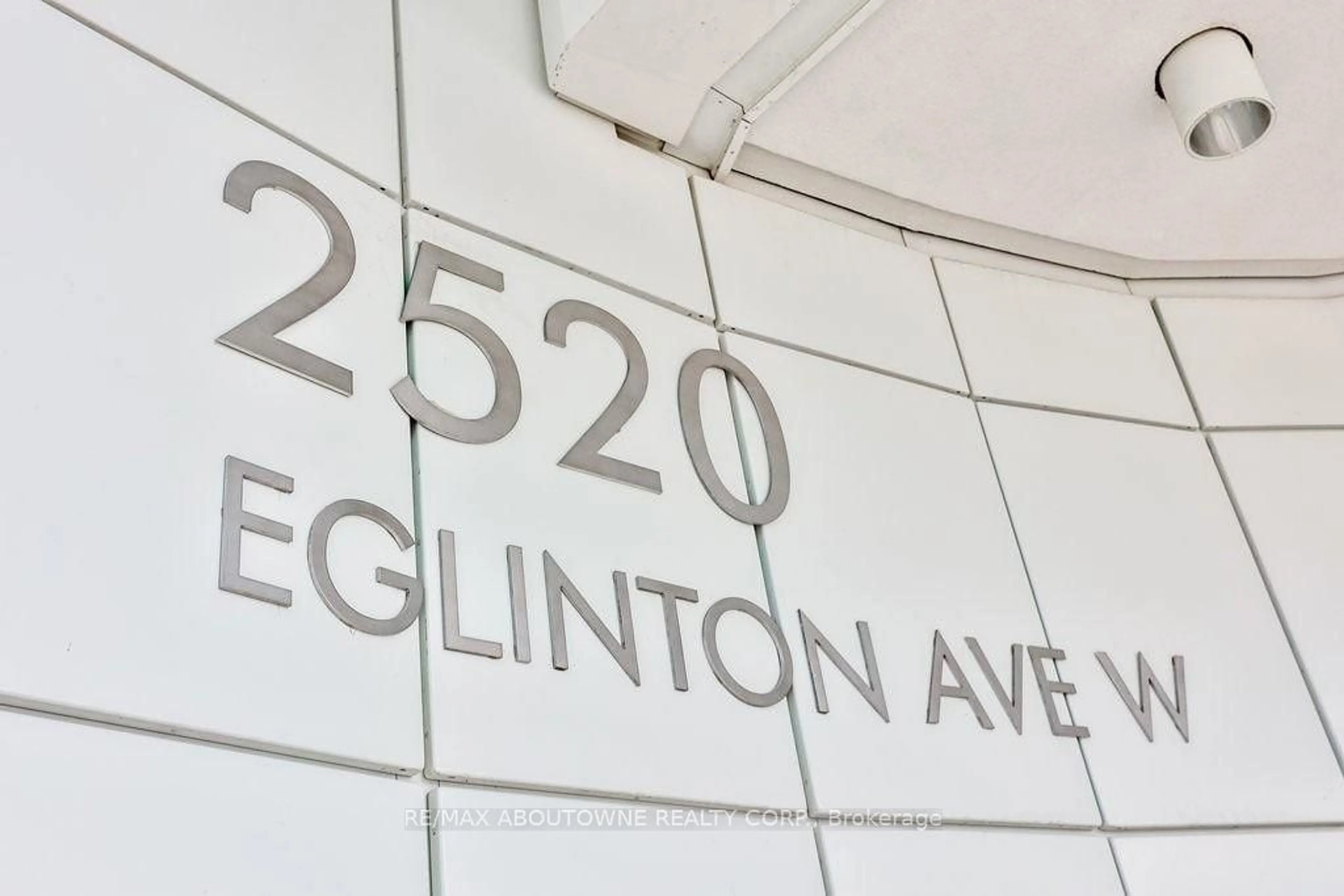 Unknown for 2520 Eglinton Ave #511, Mississauga Ontario L6M 0Y2