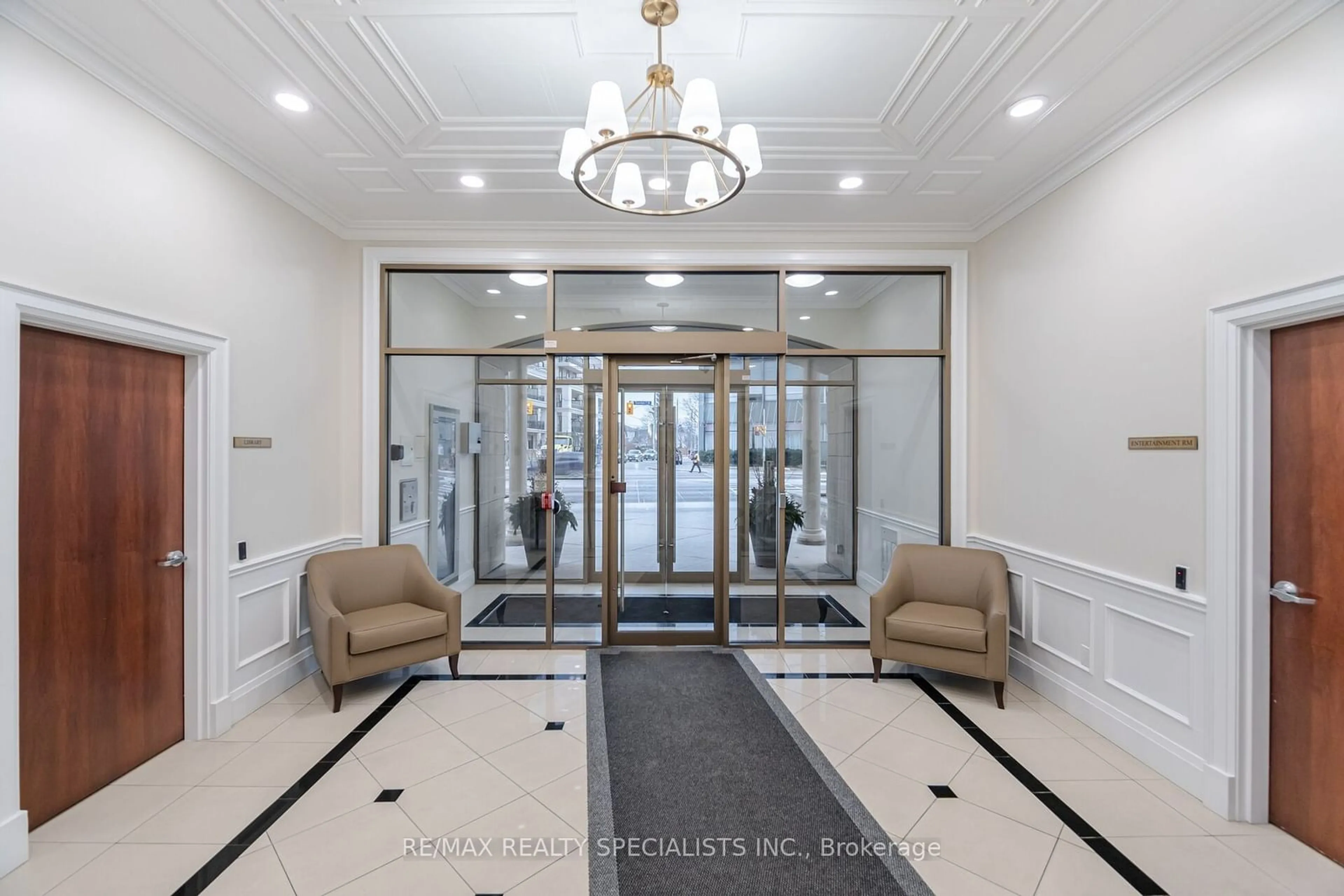 Indoor foyer for 4196 Dundas St #309, Toronto Ontario M8X 0A3