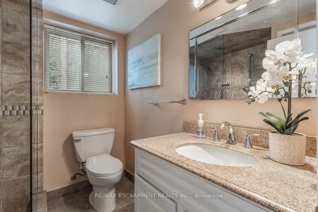 Additional property image - 984 Easterbrook Ave