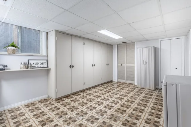 Additional property image - 984 Easterbrook Ave