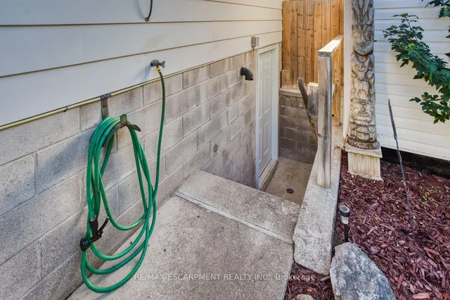 Additional property image - 984 Easterbrook Ave