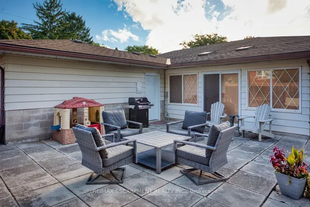 Additional property image - 984 Easterbrook Ave