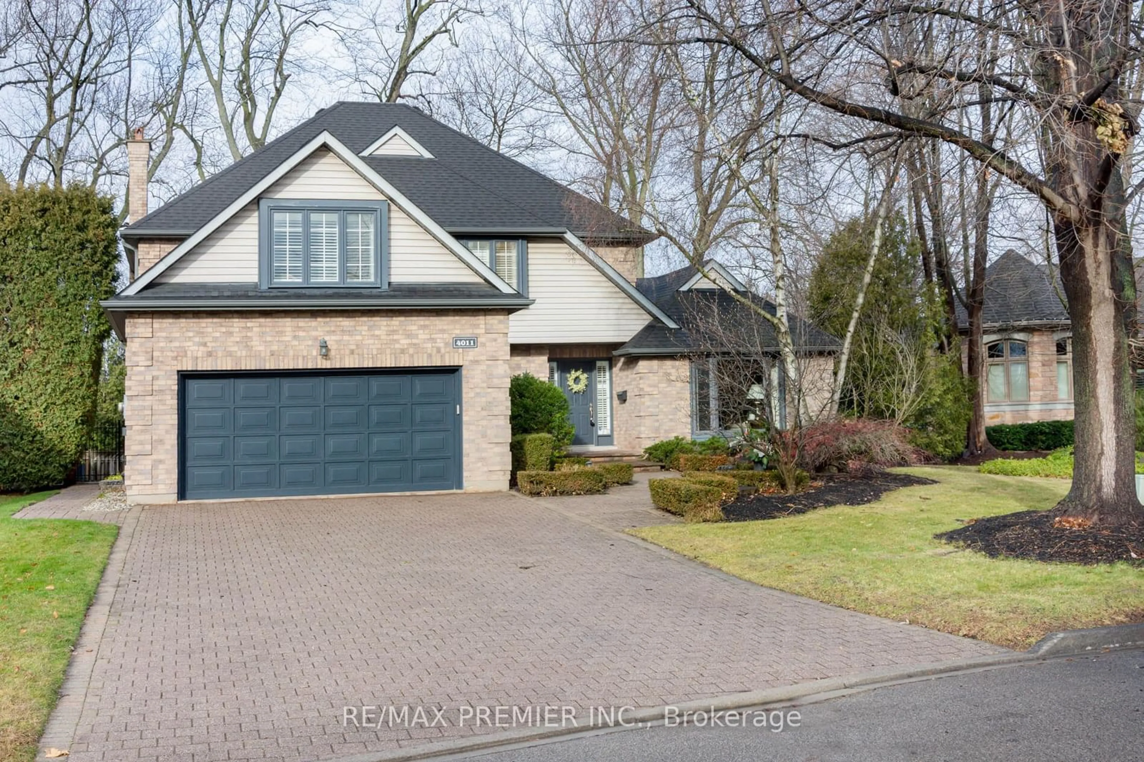 Home with brick exterior material, street for 4011 Lantern Lane, Burlington Ontario L7L 5Z2