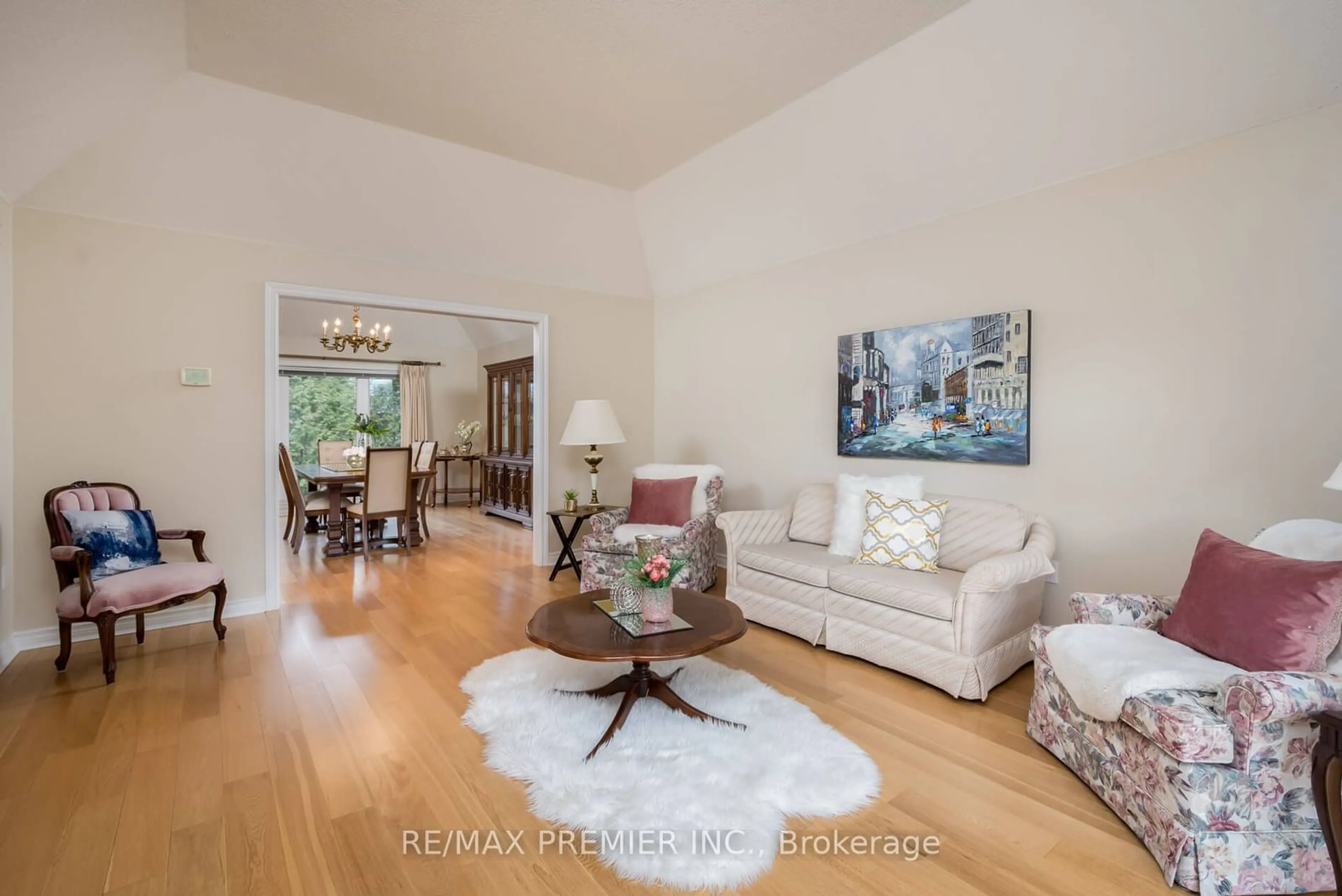 Living room with furniture, unknown for 4011 Lantern Lane, Burlington Ontario L7L 5Z2