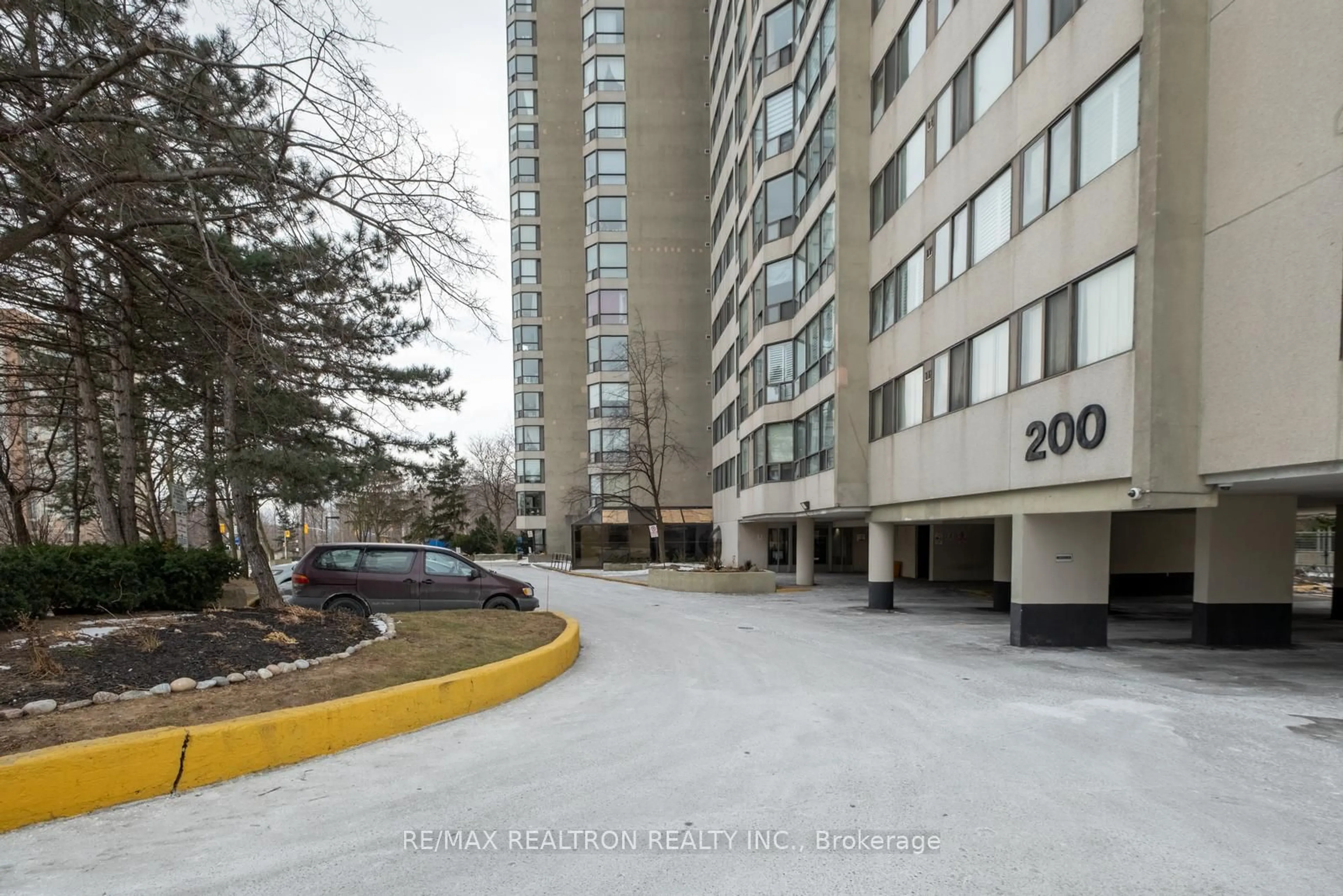 Patio, street for 200 Robert Speck Pkwy #1408, Mississauga Ontario L4Z 1S3