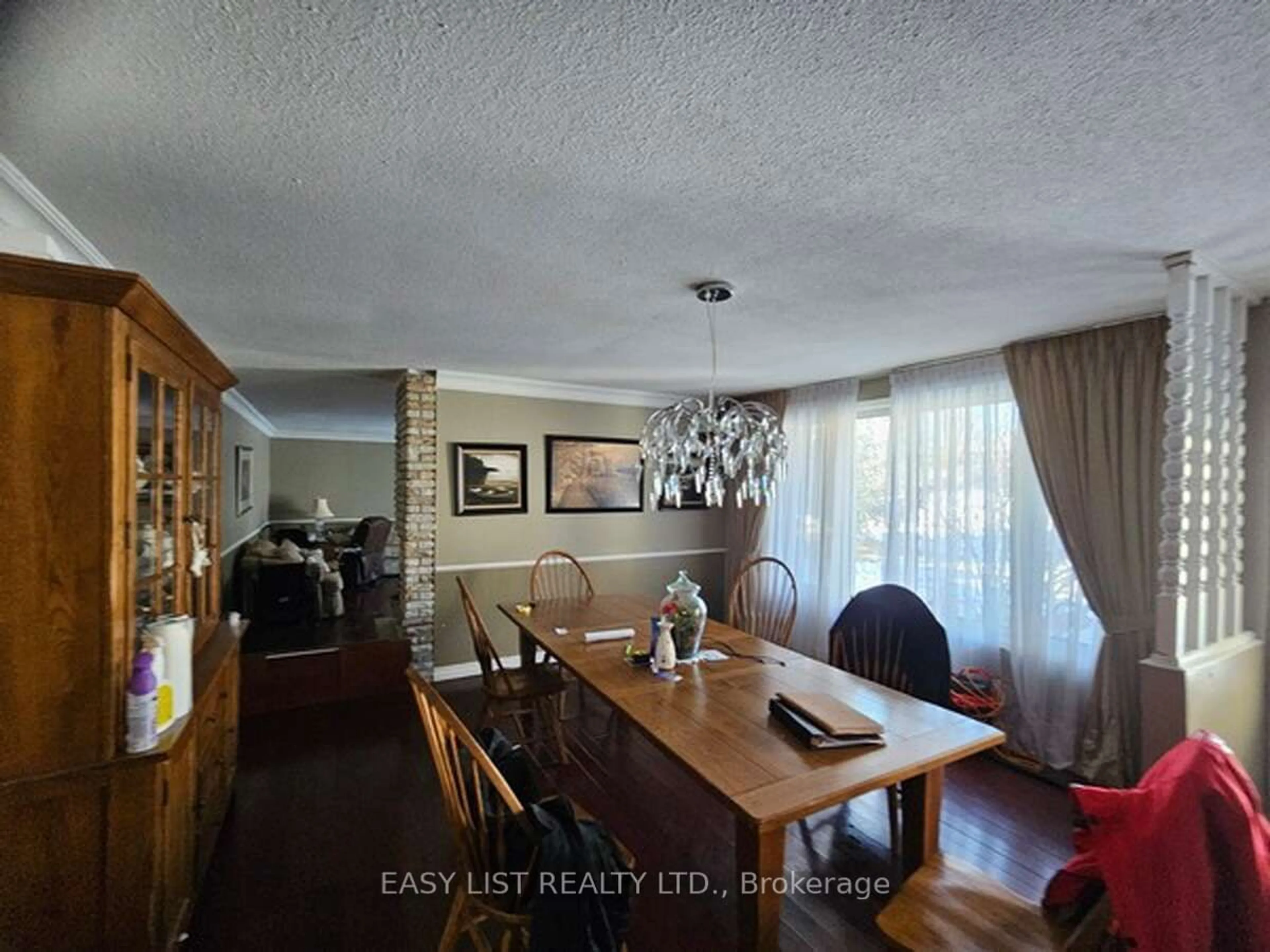 Dining room, wood/laminate floor for 1458 Dundas Cres, Mississauga Ontario L5C 1E9