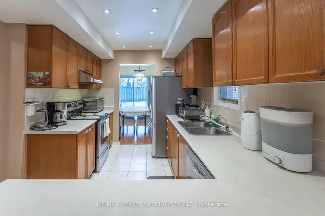 Additional property image - 5550 Cortina Cres