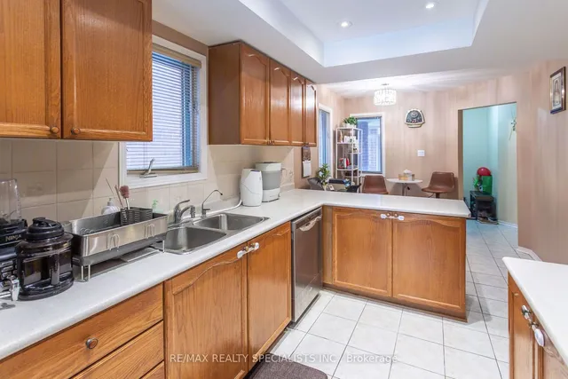 Additional property image - 5550 Cortina Cres