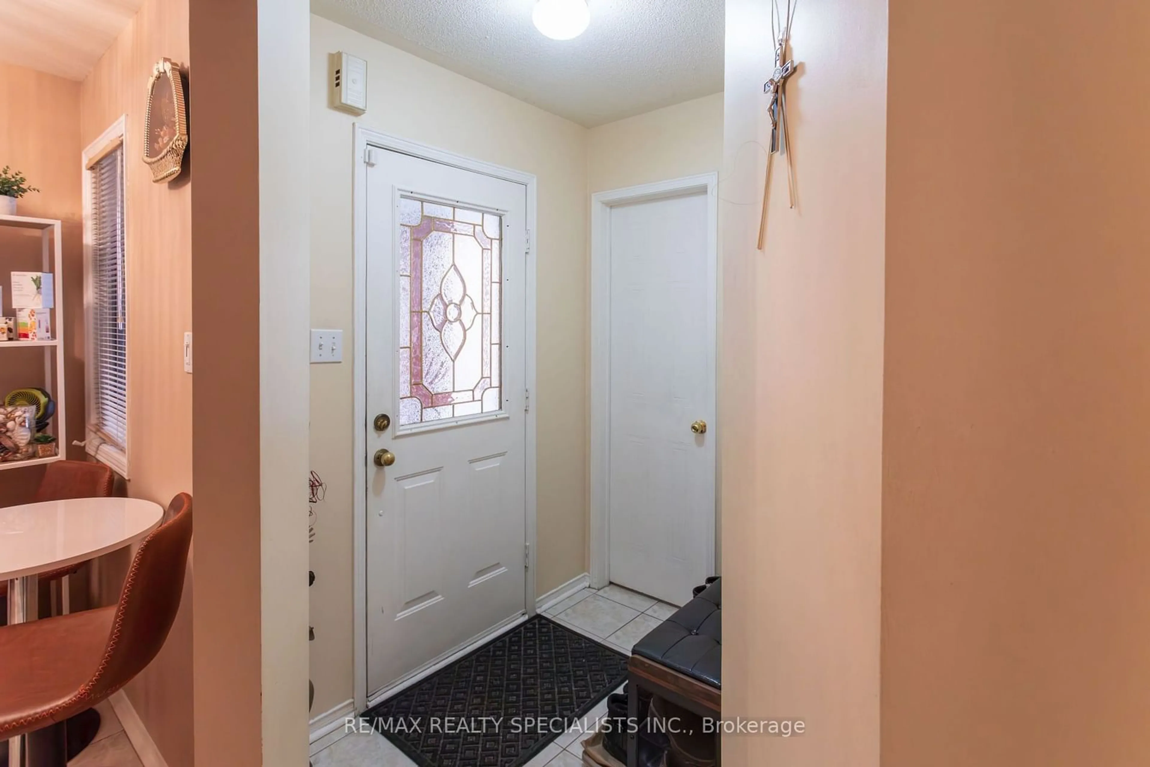 Indoor entryway for 5550 Cortina Cres, Mississauga Ontario L4Z 3R1