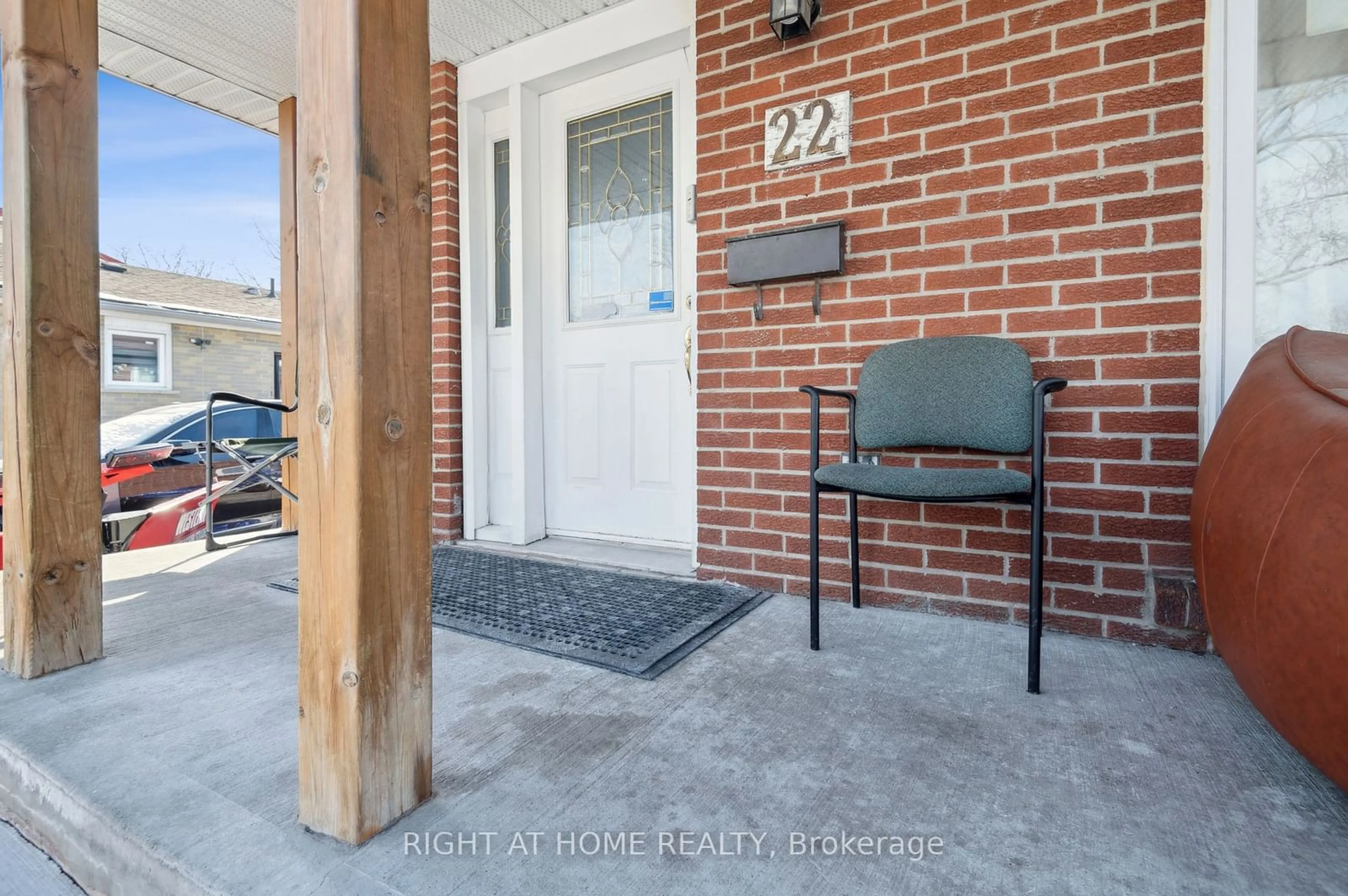 Patio, street for 22 Lynmont Rd, Toronto Ontario M9V 3W8