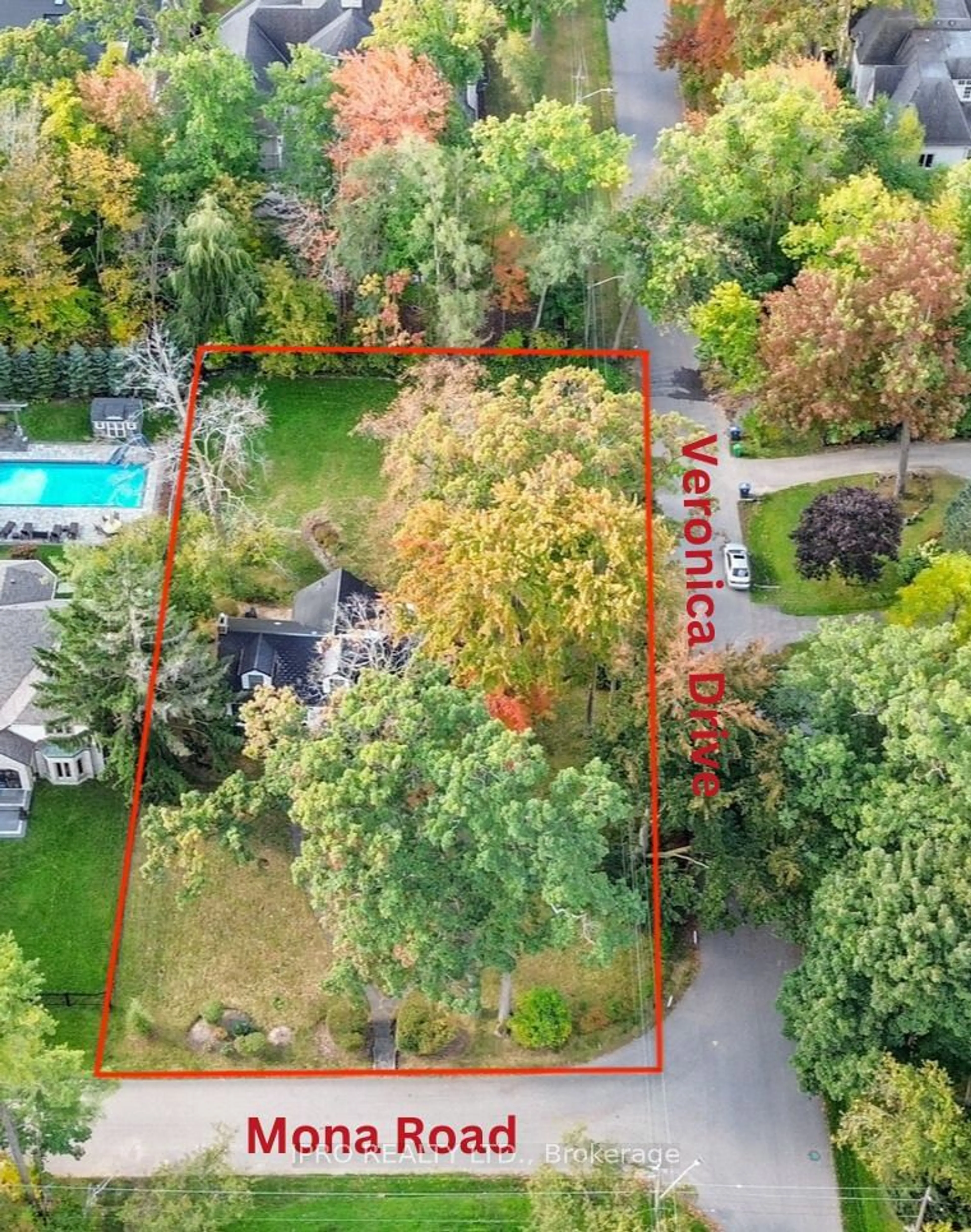 A pic from outside/outdoor area/front of a property/back of a property/a pic from drone, street for 1274 Mona Rd, Mississauga Ontario L5G 3A1