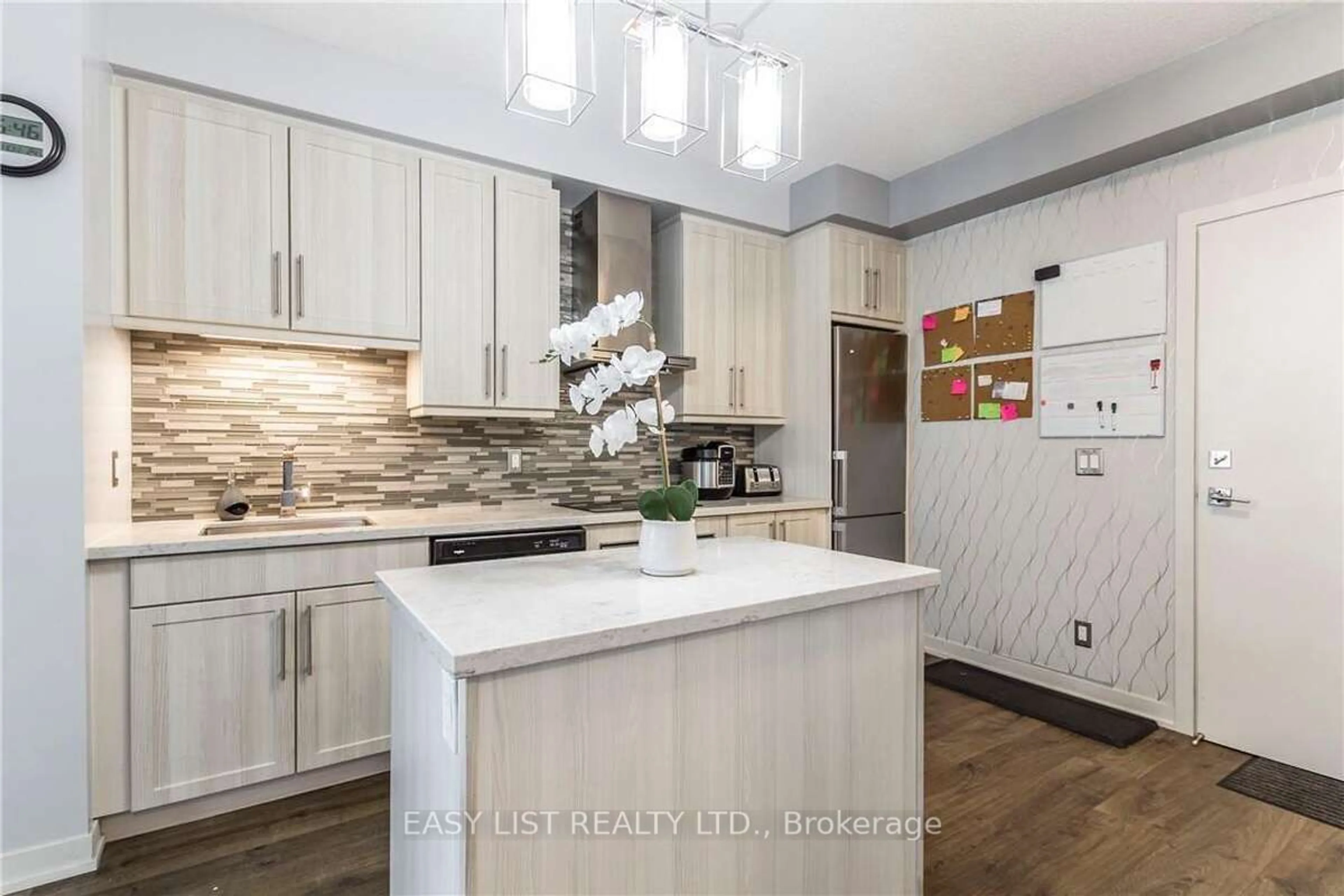 Contemporary kitchen, unknown for 2087 Fairview St #1001, Burlington Ontario L7R 0E5