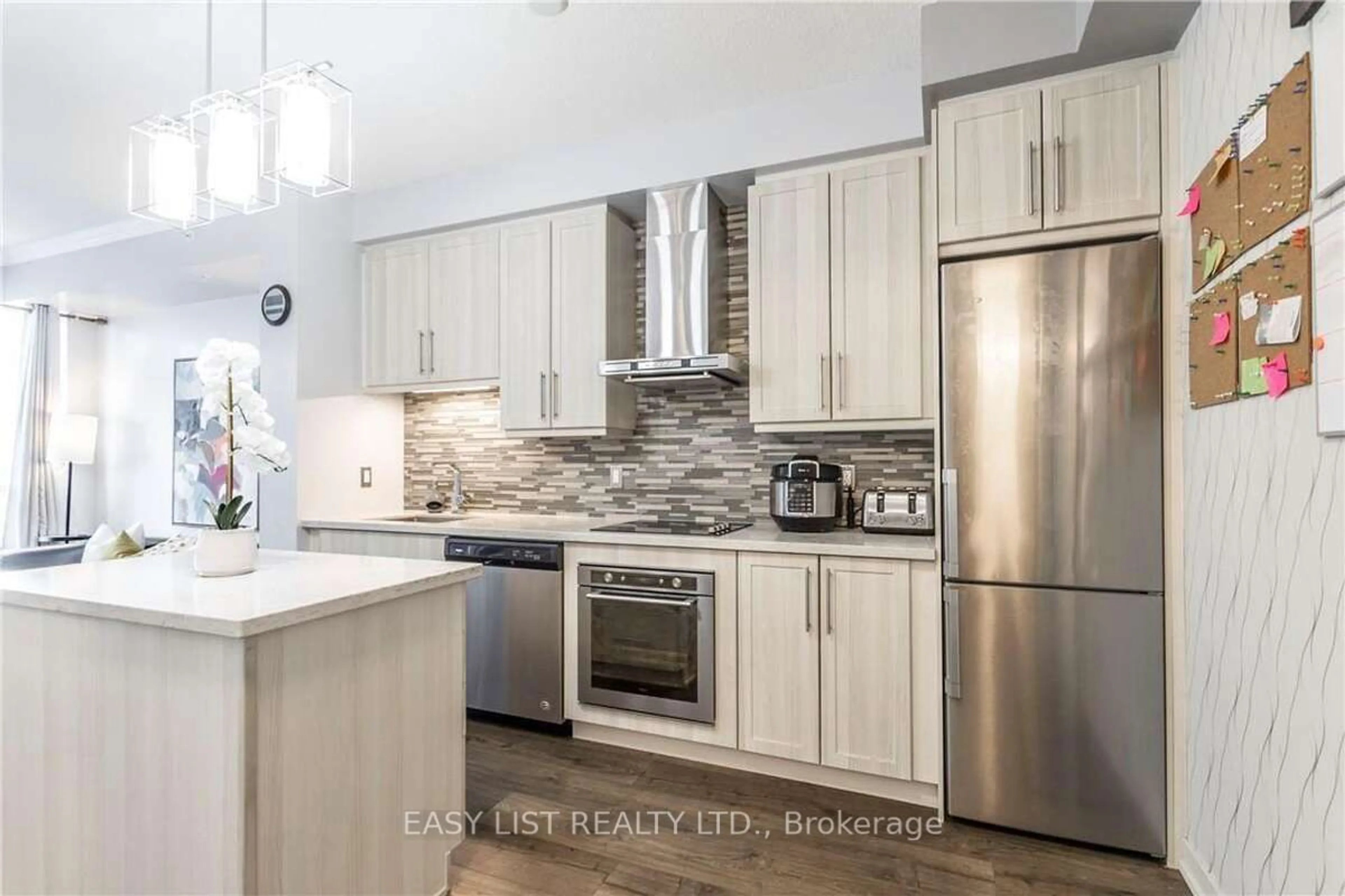 Contemporary kitchen, unknown for 2087 Fairview St #1001, Burlington Ontario L7R 0E5