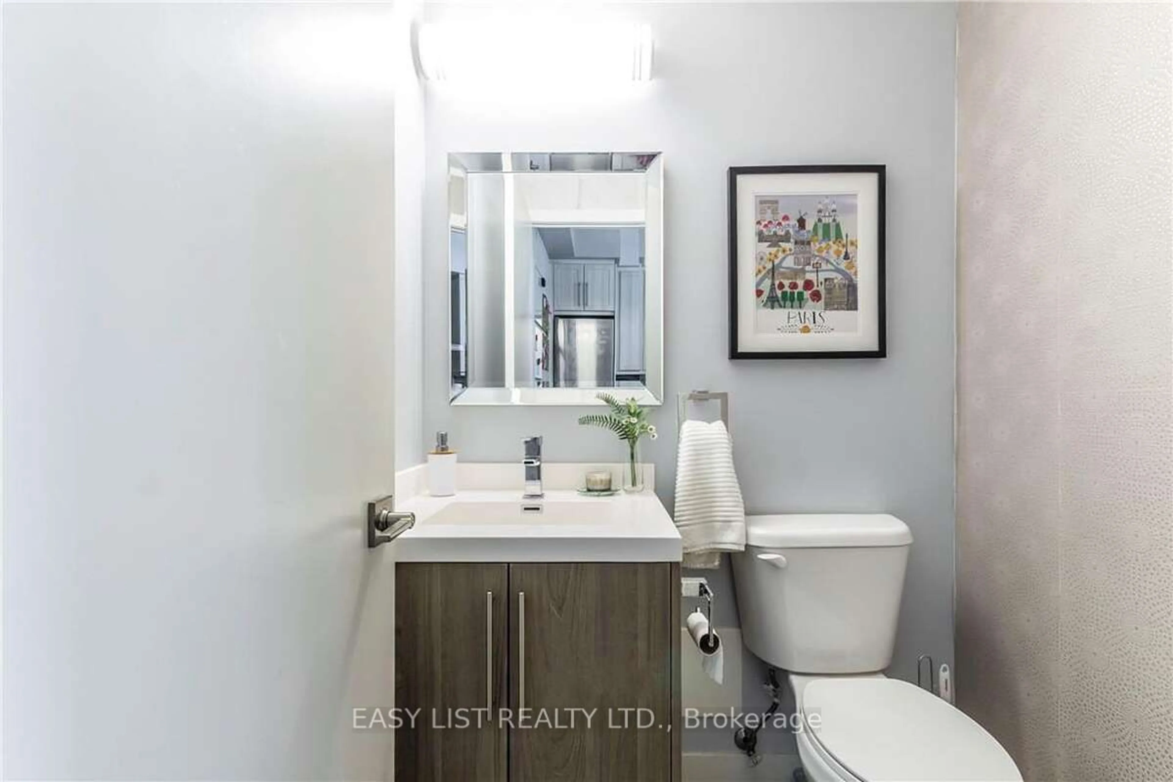 Standard bathroom, unknown for 2087 Fairview St #1001, Burlington Ontario L7R 0E5