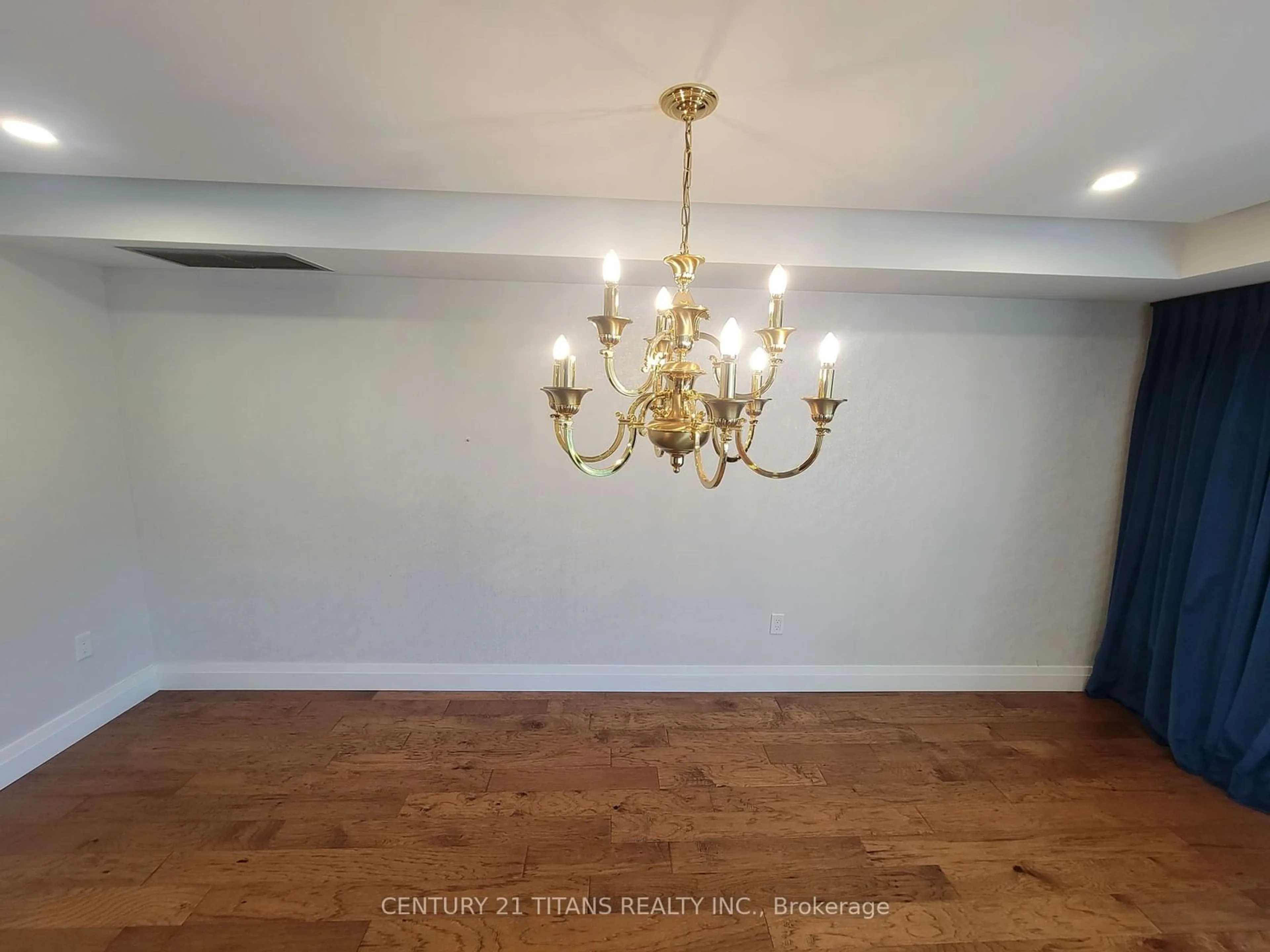 Dining room, wood/laminate floor for 1400 Dixie Rd #314, Mississauga Ontario L5E 3E1