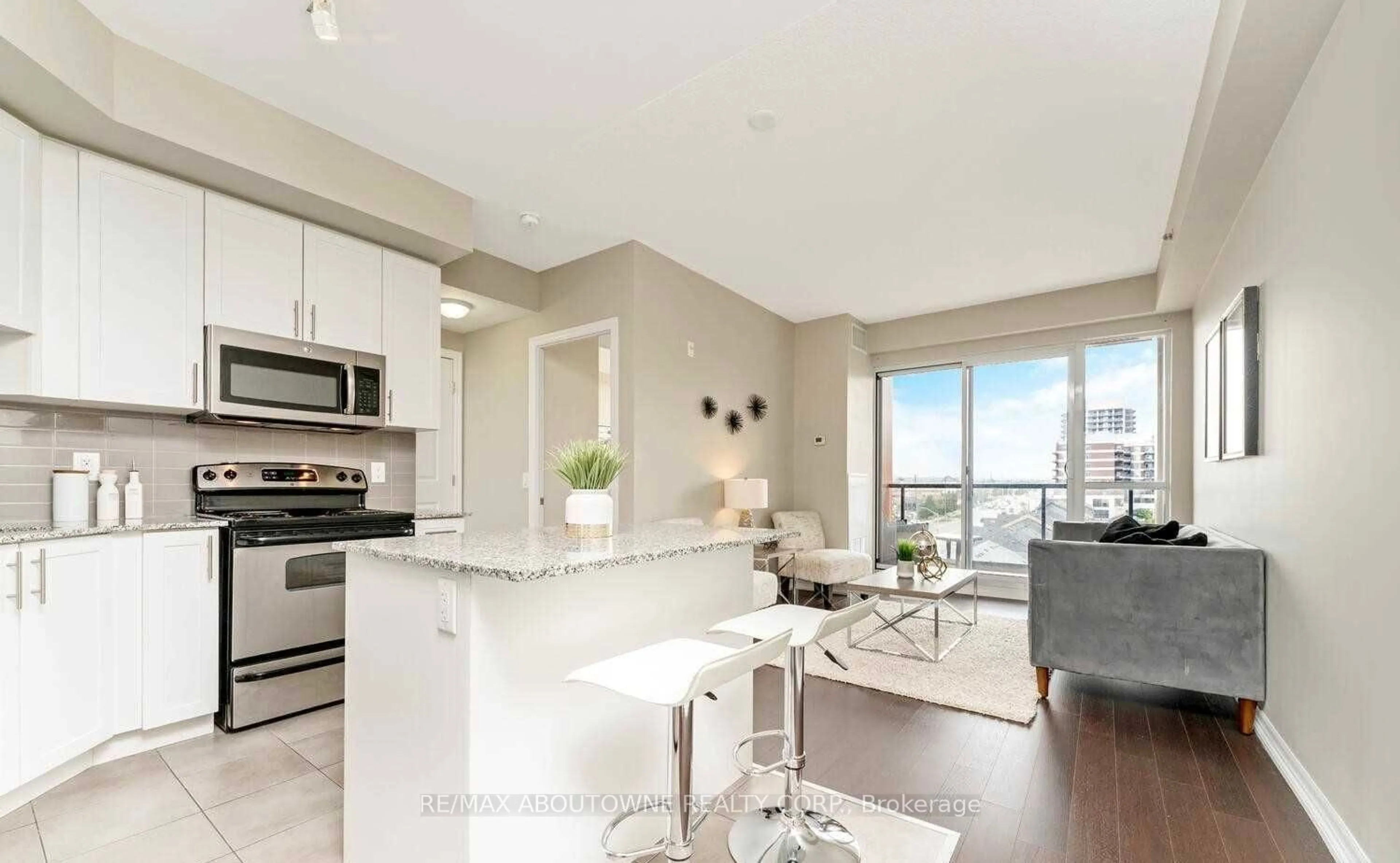 Open concept kitchen, unknown for 5001 Corporate Dr #611, Burlington Ontario L7L 0H5