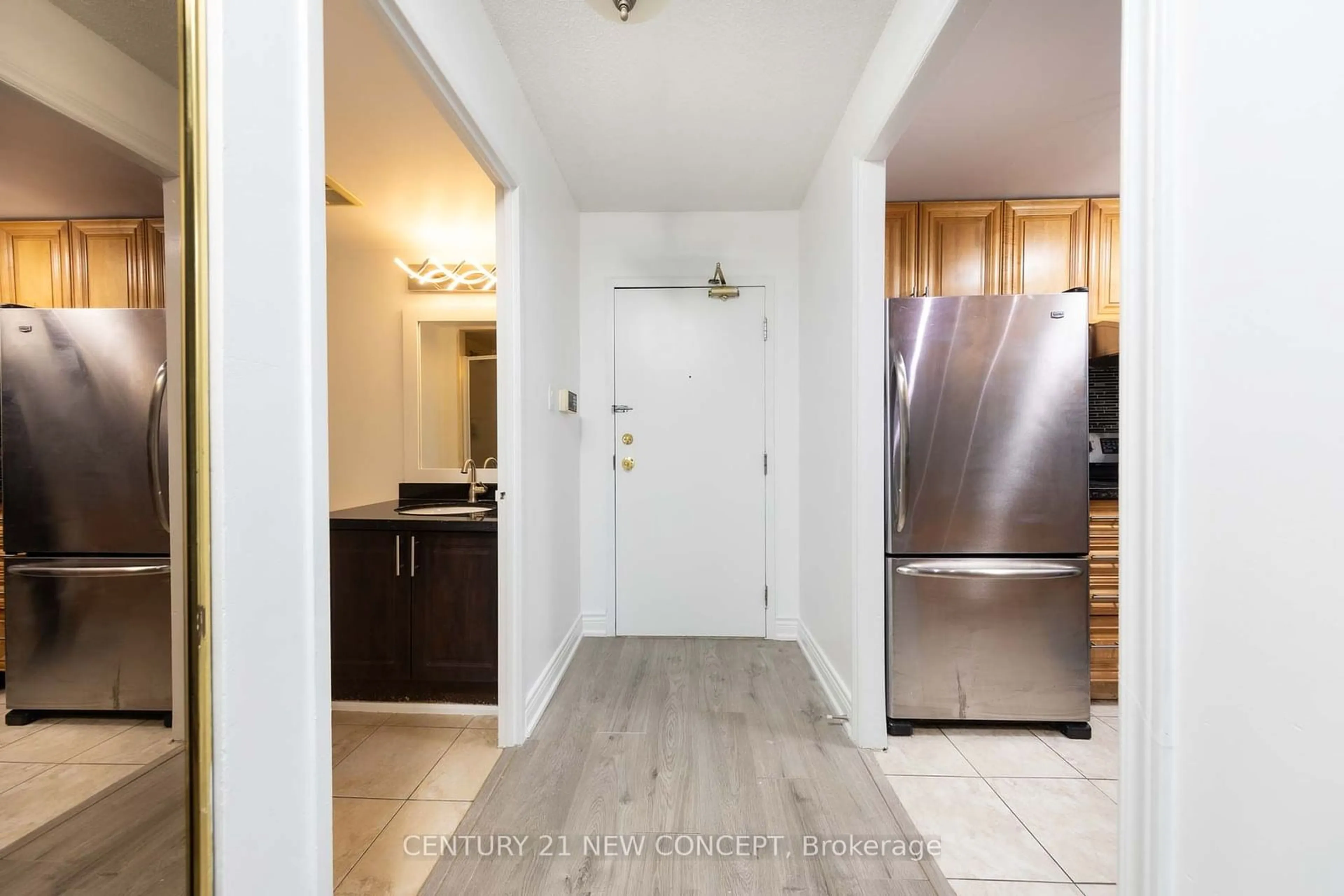 Indoor entryway for 285 Enfield Pl #1712, Mississauga Ontario L5B 3Y6