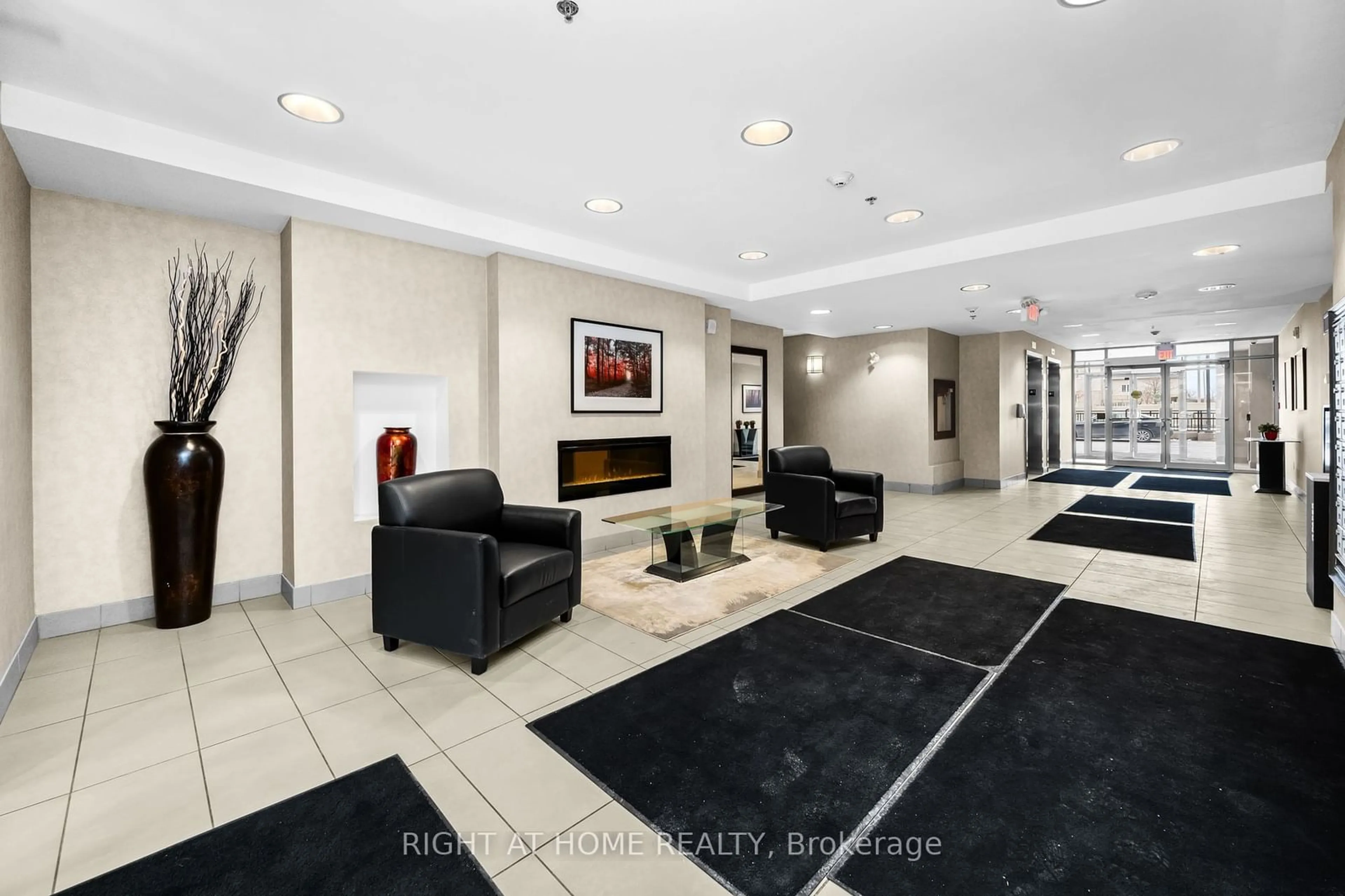 Lobby for 5317 Upper Middle Rd #132, Burlington Ontario L7L 0G8