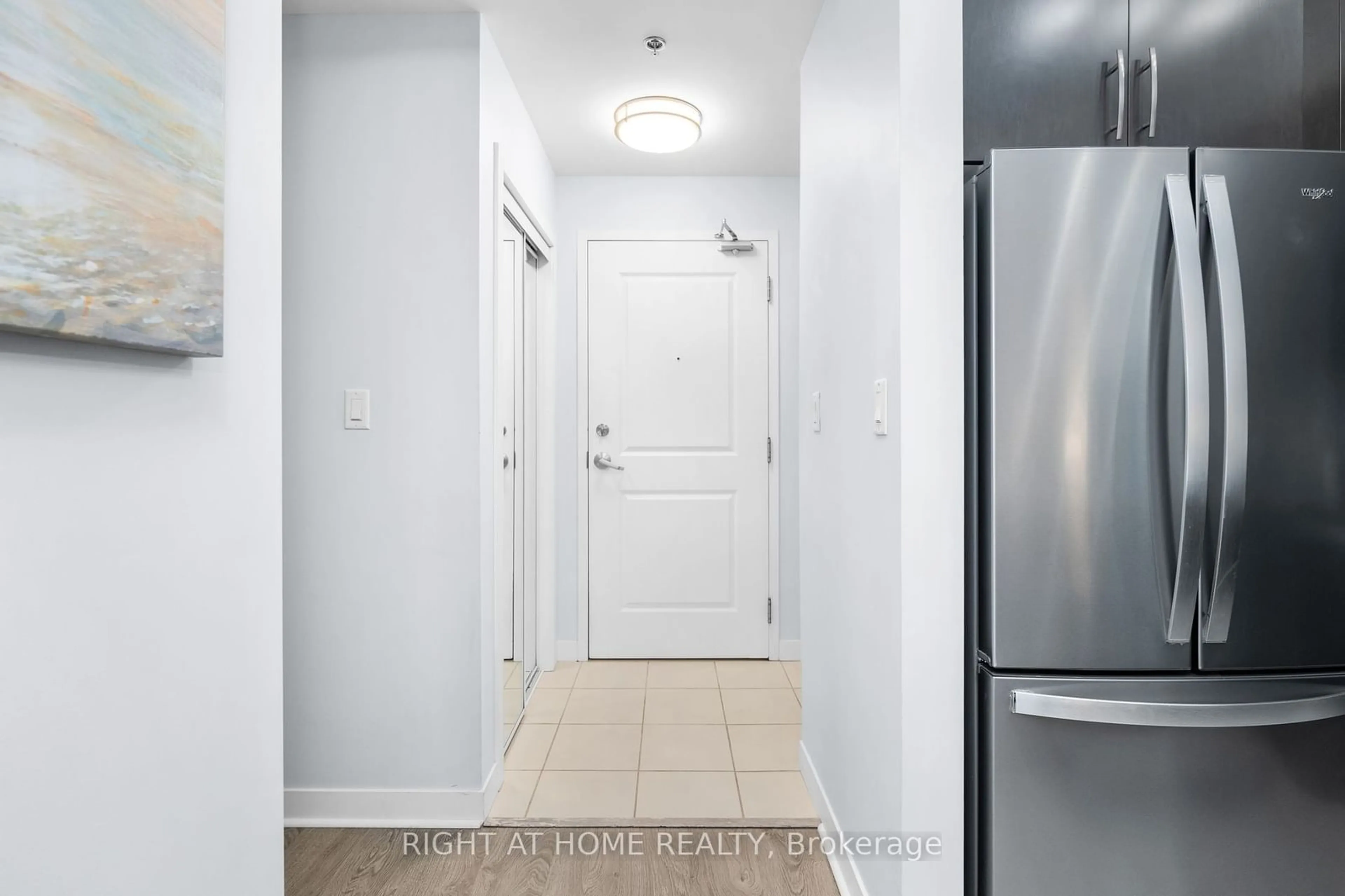 Indoor entryway for 5317 Upper Middle Rd #132, Burlington Ontario L7L 0G8