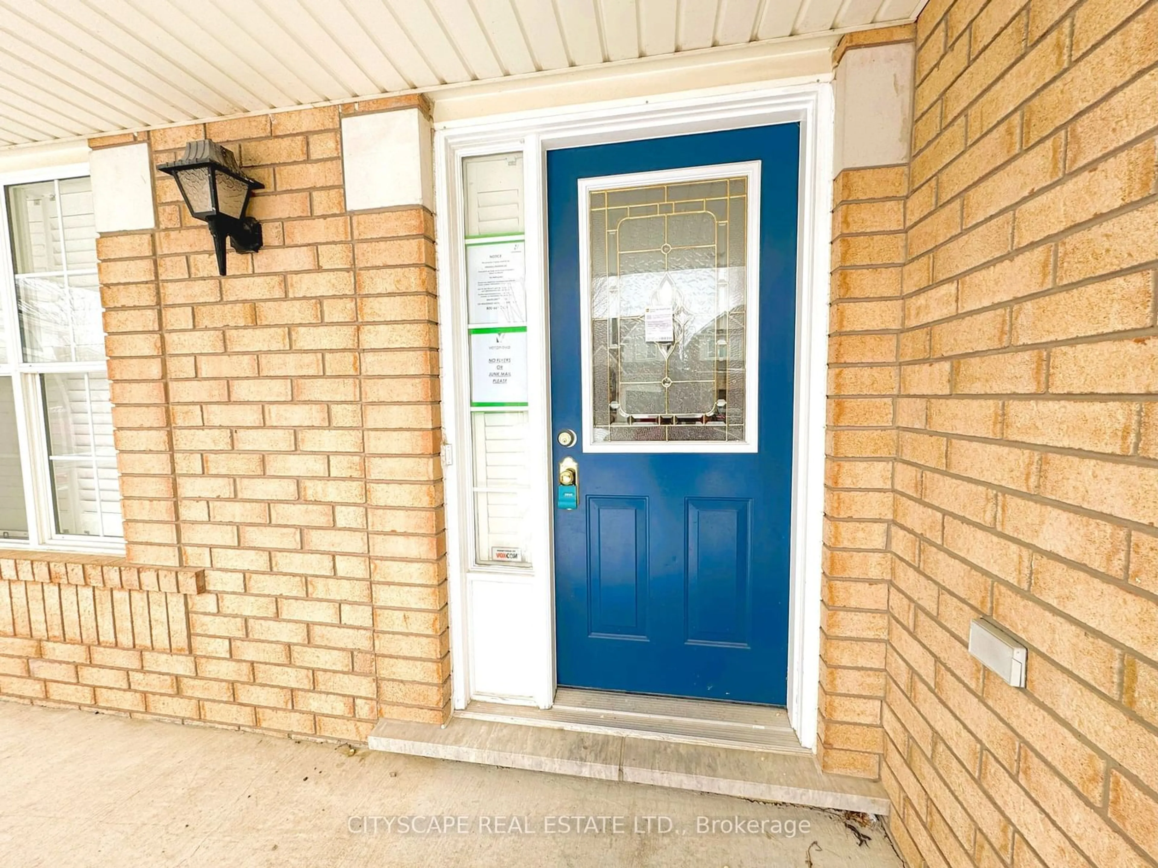 Indoor entryway for 1518 Swann Cres, Milton Ontario L9T 5K2