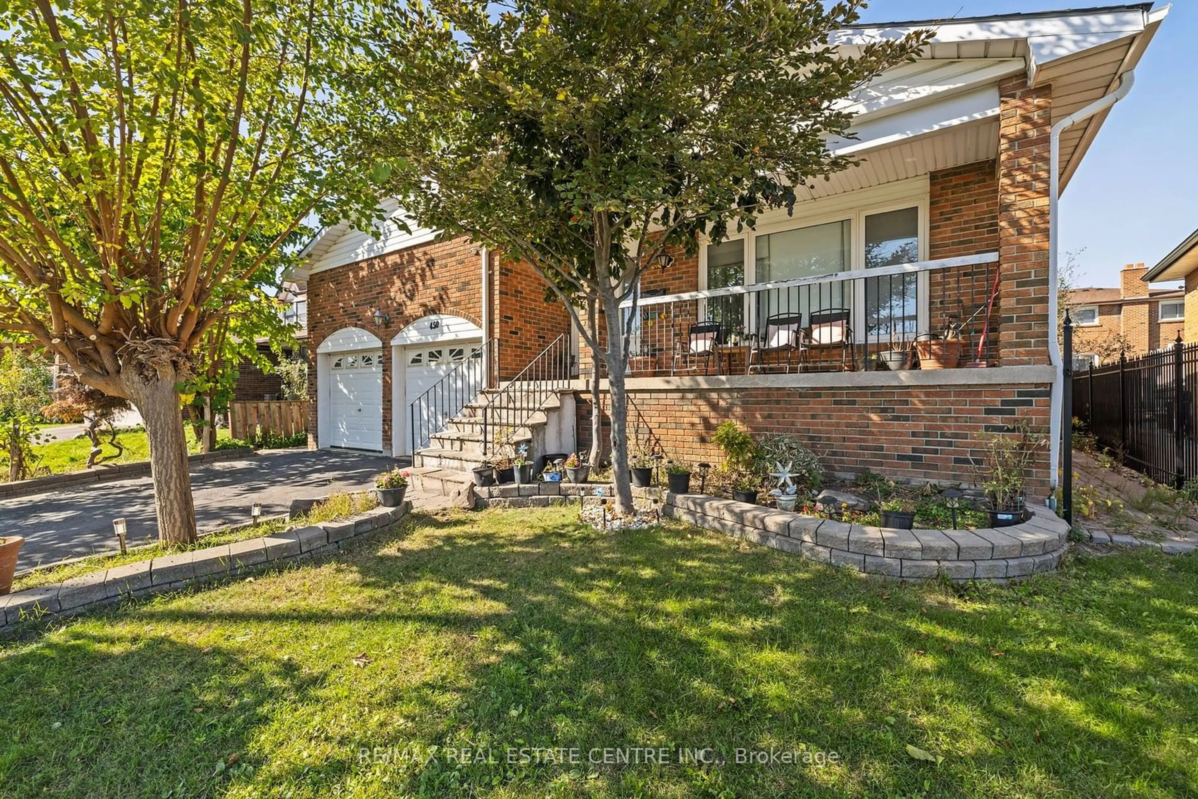 Home with brick exterior material, street for 450 Rutherford Rd, Brampton Ontario L6V 3S1