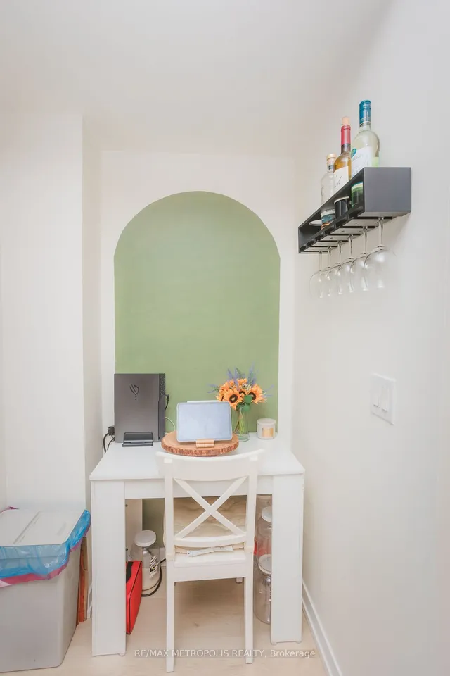 Additional property image - 5101 Dundas St Unit 203
