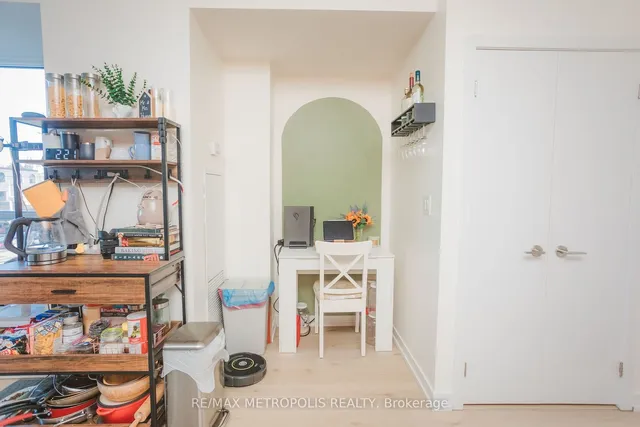 Additional property image - 5101 Dundas St Unit 203