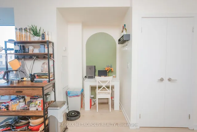 Additional property image - 5101 Dundas St Unit 203