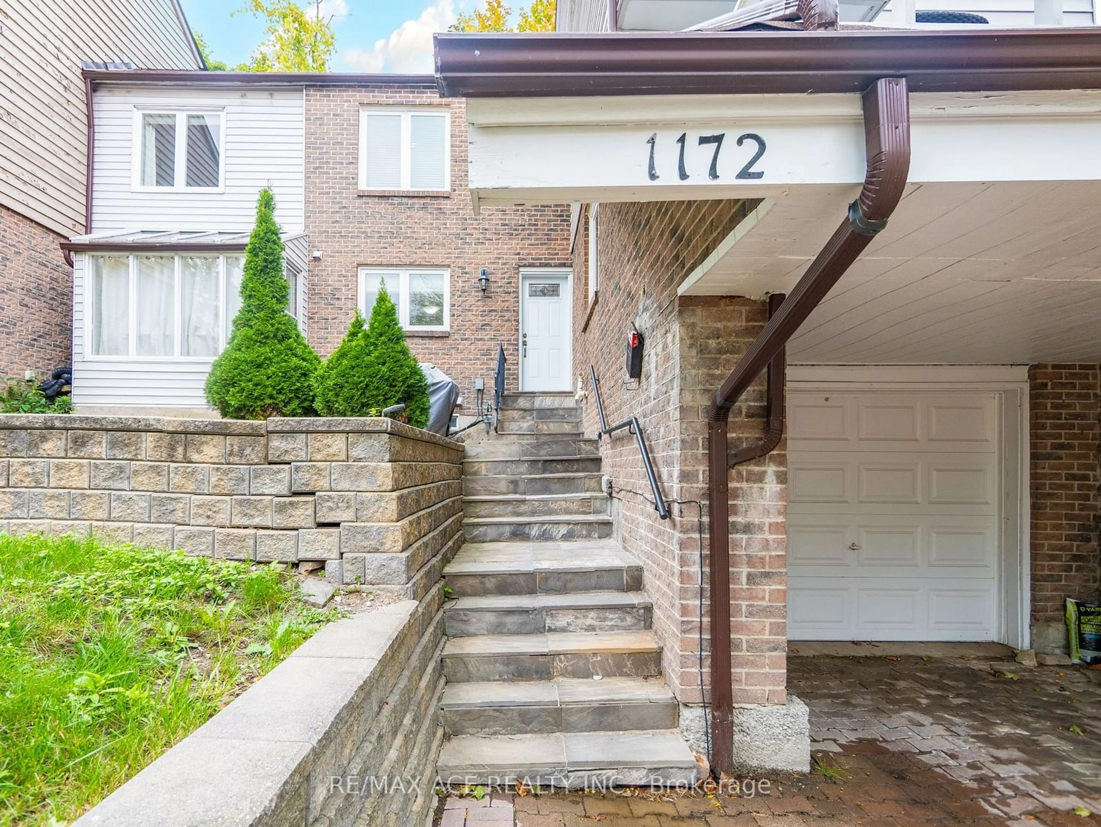 Home with brick exterior material, street for 1172 Kos Blvd, Mississauga Ontario L5J 4L7