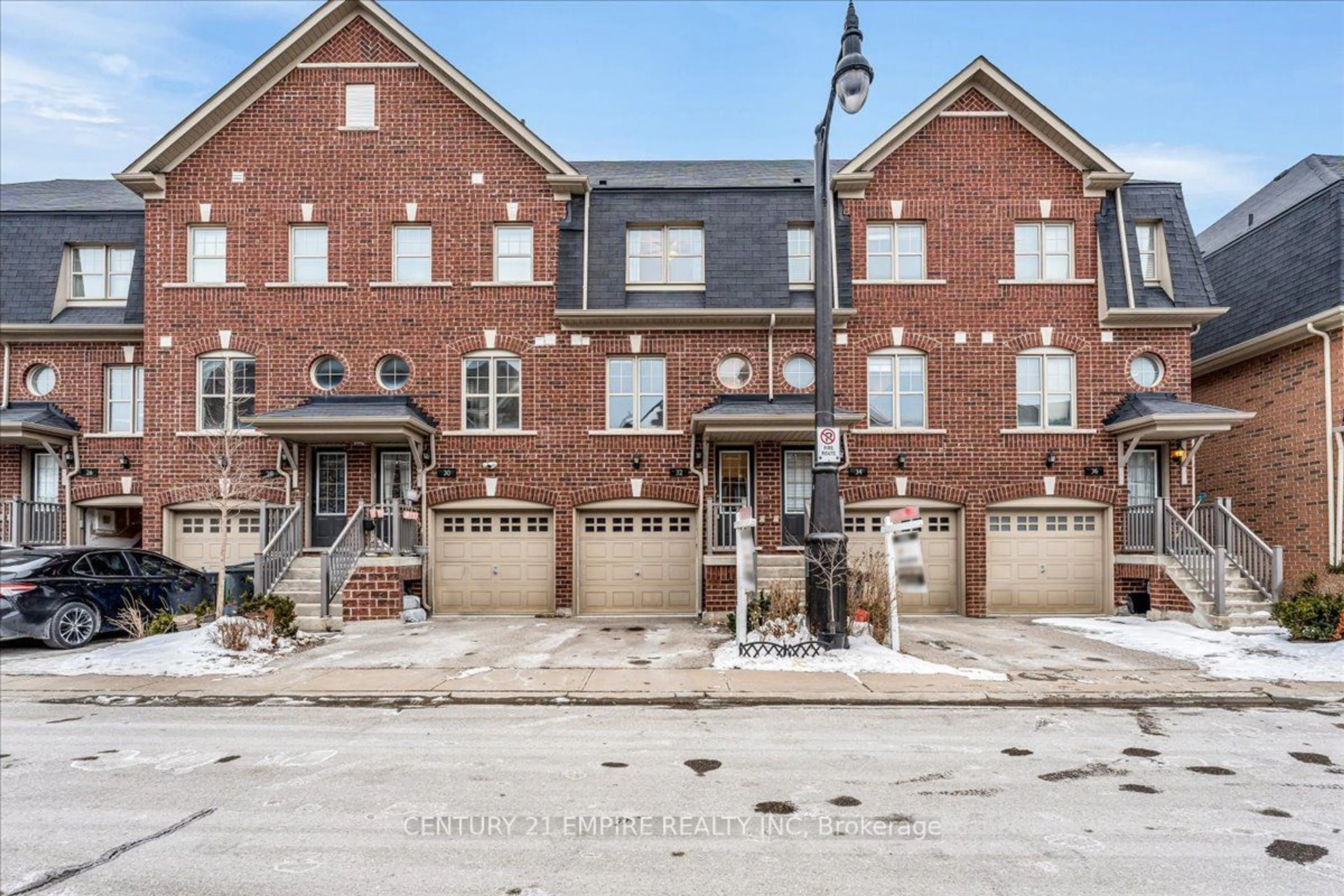 Home with brick exterior material, street for 32 Battalion Rd, Brampton Ontario L7A 4B6