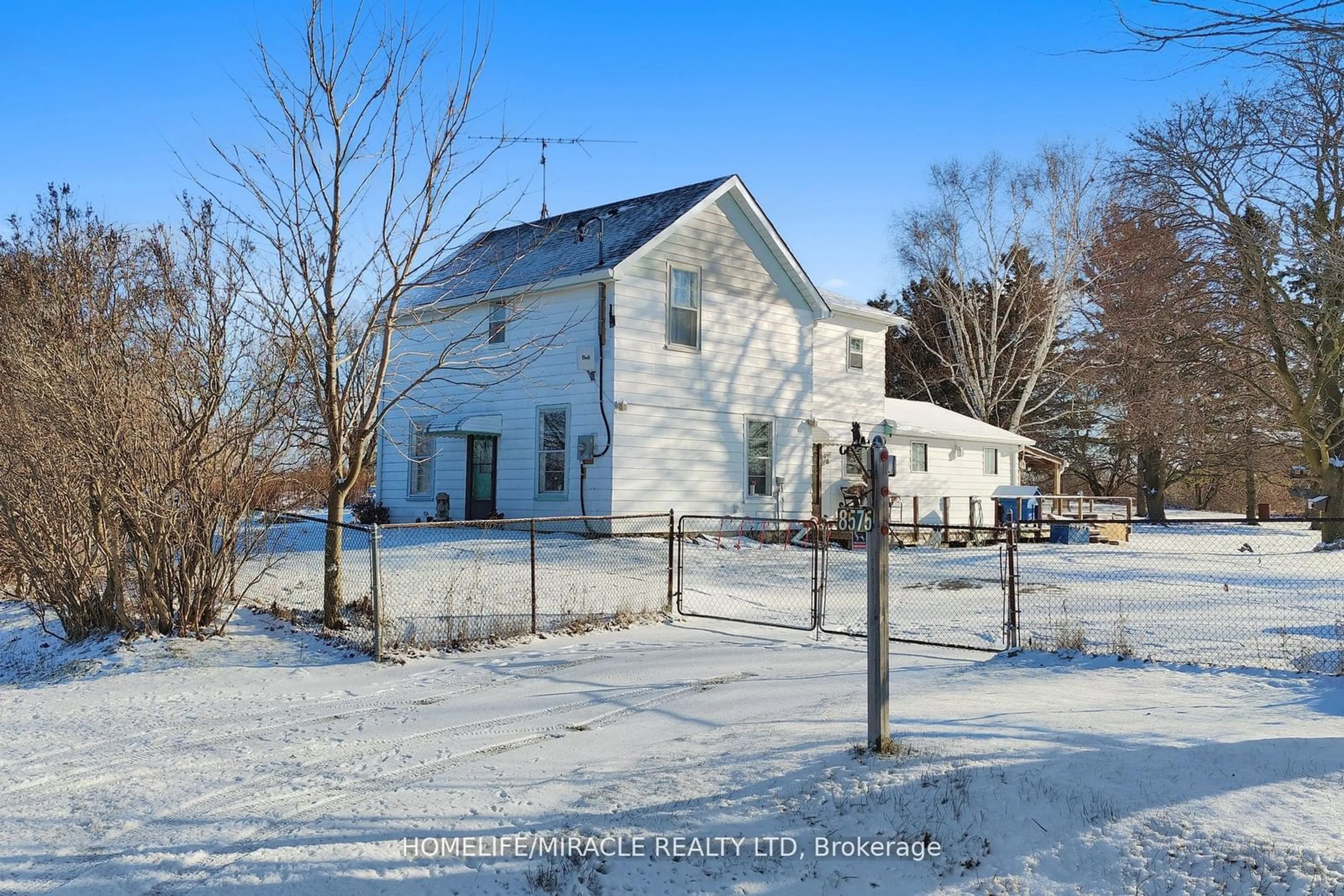 A pic from outside/outdoor area/front of a property/back of a property/a pic from drone, building for 8575 Old Church Rd, Caledon Ontario L7E 0P6