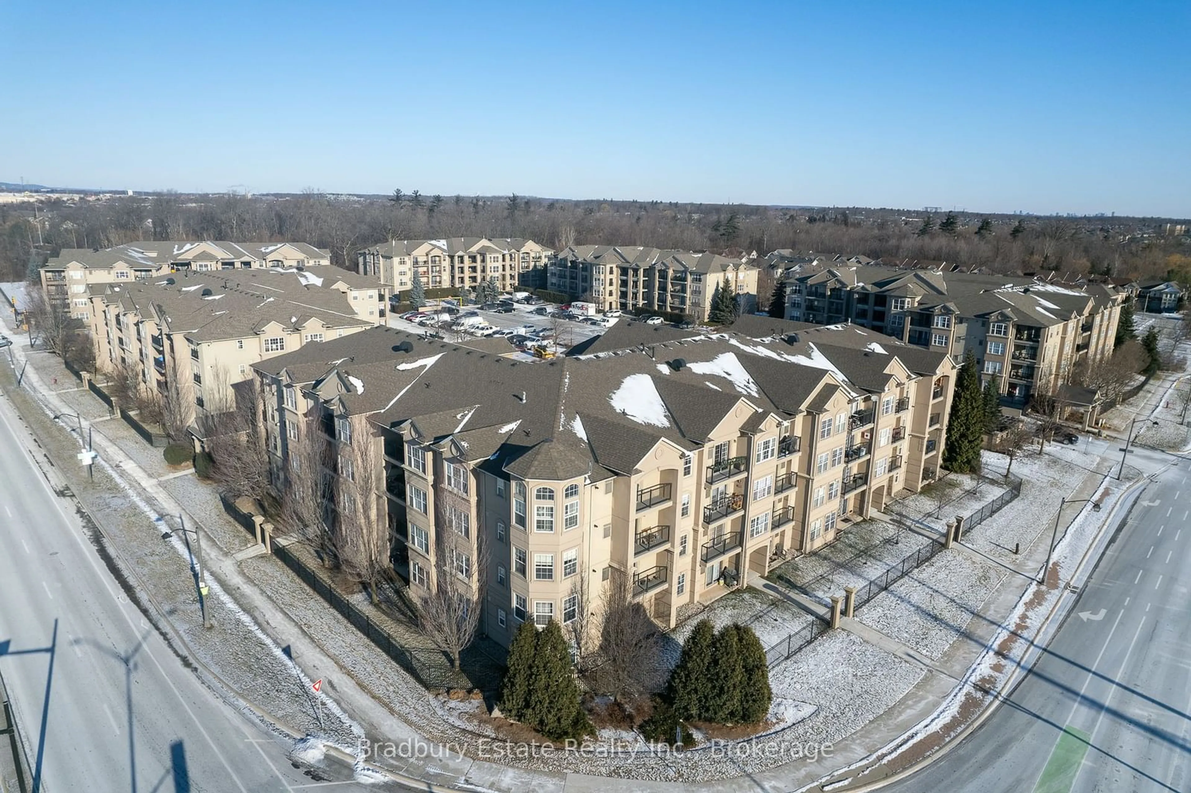 A pic from outside/outdoor area/front of a property/back of a property/a pic from drone, building for 2045 Appleby Line #305, Burlington Ontario L7L 7G9